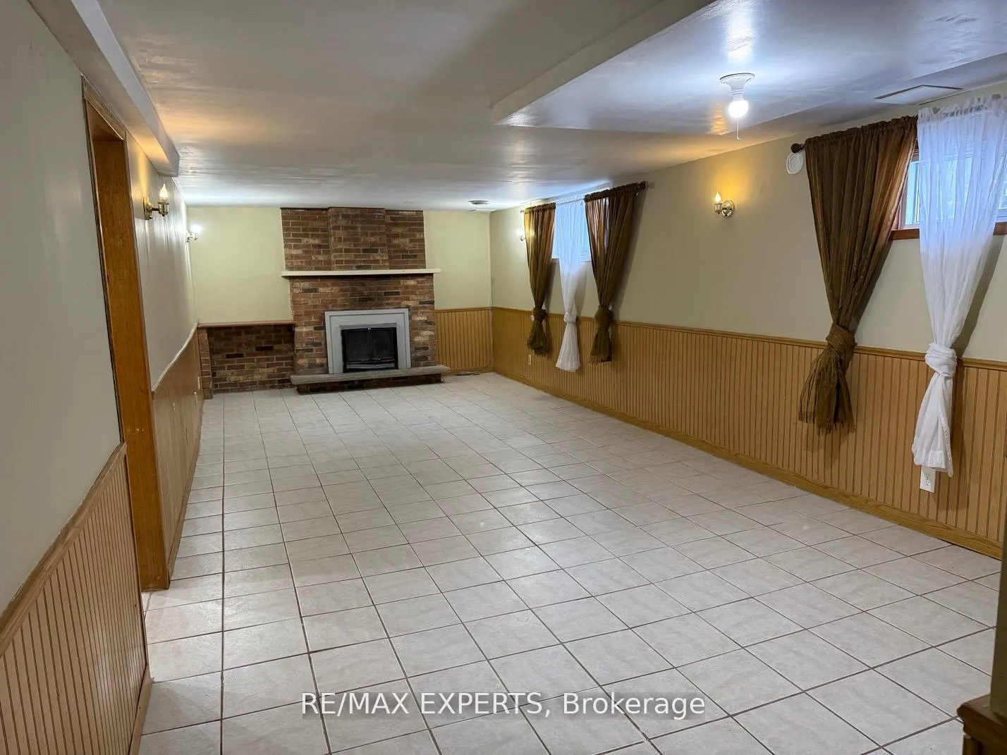 Photo 5 of Unit Bsmt, 14 Richardson Drive, Aurora, Aurora Highlands — HOMEH