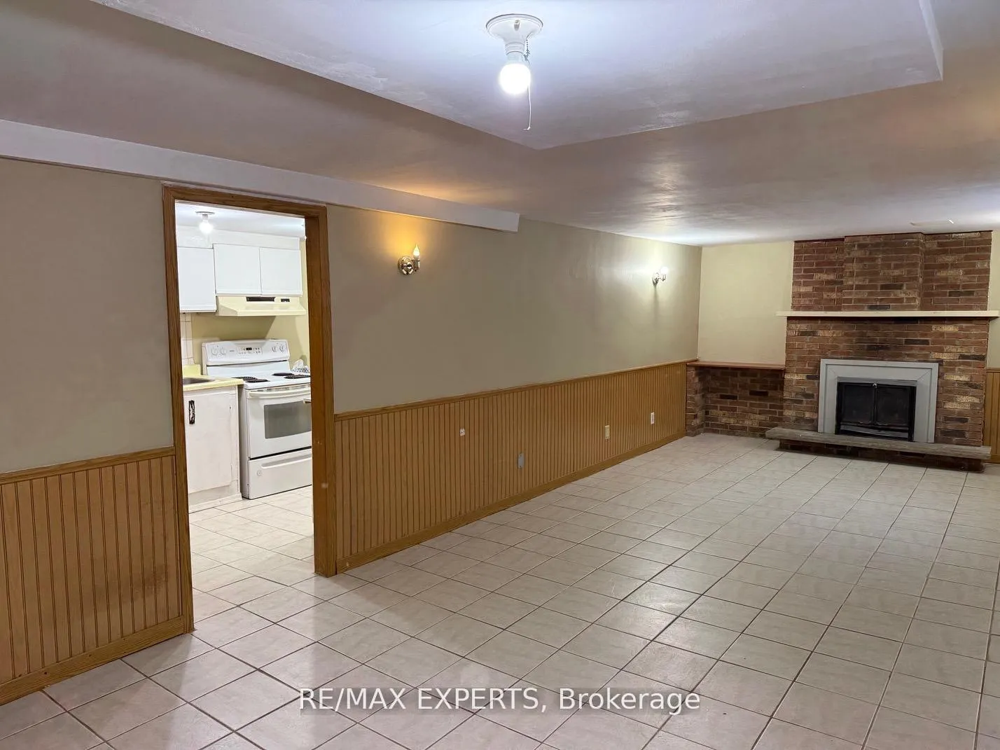 Photo 6 of Unit Bsmt, 14 Richardson Drive, Aurora, Aurora Highlands — HOMEH