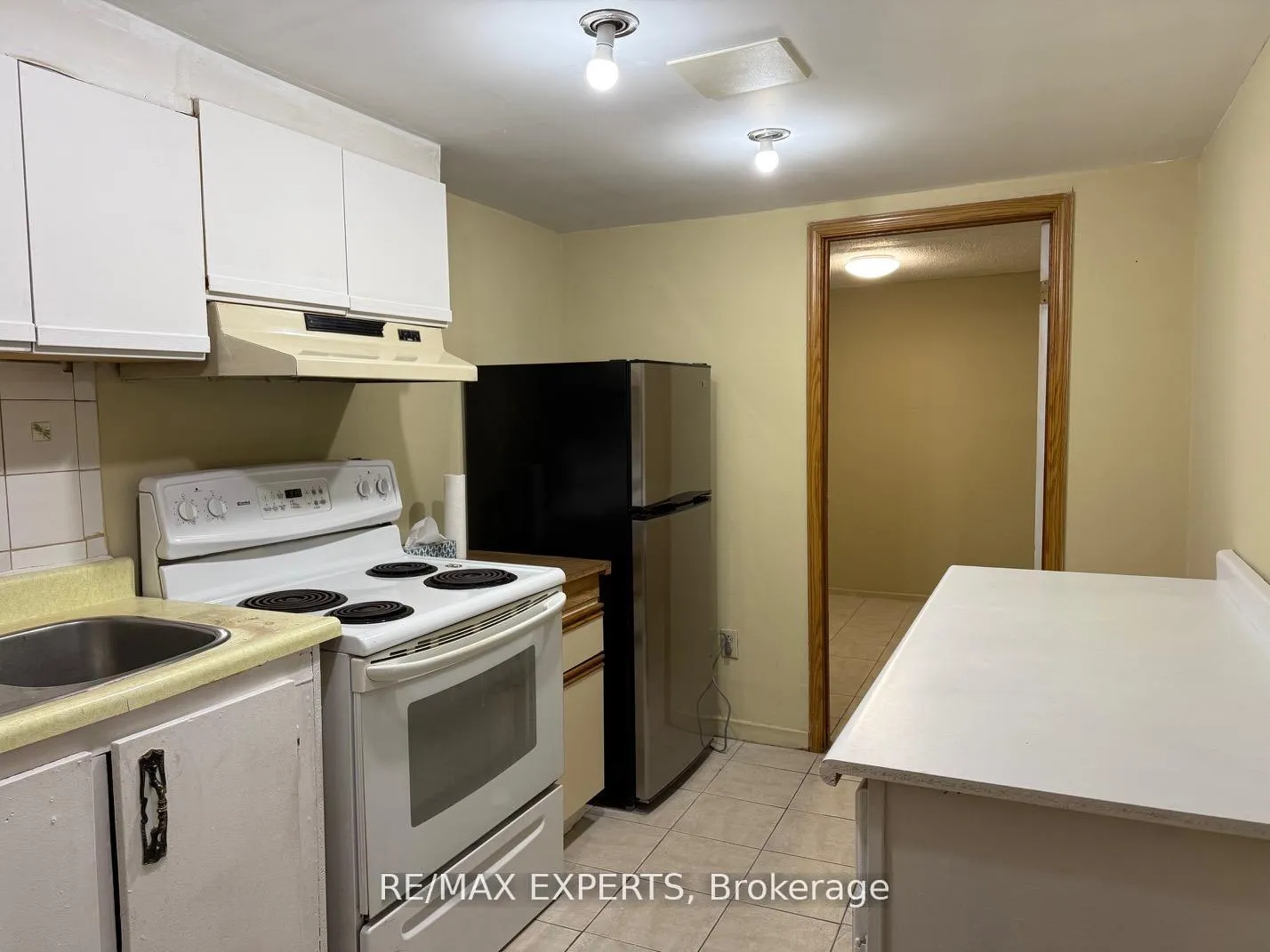 Photo 7 of Unit Bsmt, 14 Richardson Drive, Aurora, Aurora Highlands — HOMEH