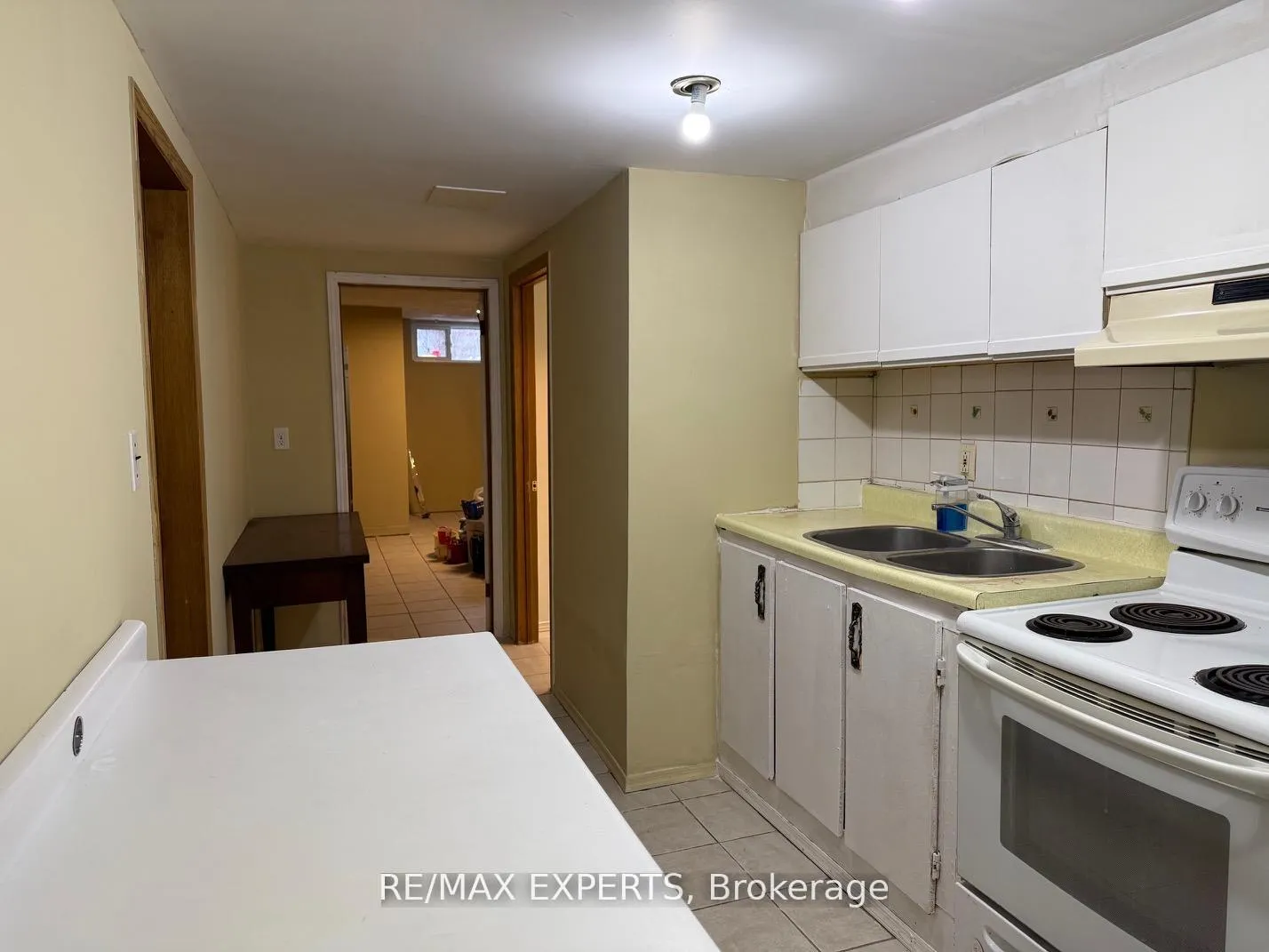 Photo 8 of Unit Bsmt, 14 Richardson Drive, Aurora, Aurora Highlands — HOMEH