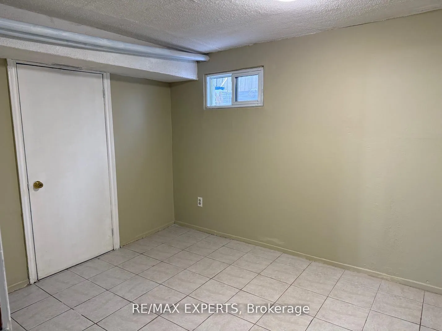 Photo 9 of Unit Bsmt, 14 Richardson Drive, Aurora, Aurora Highlands — HOMEH