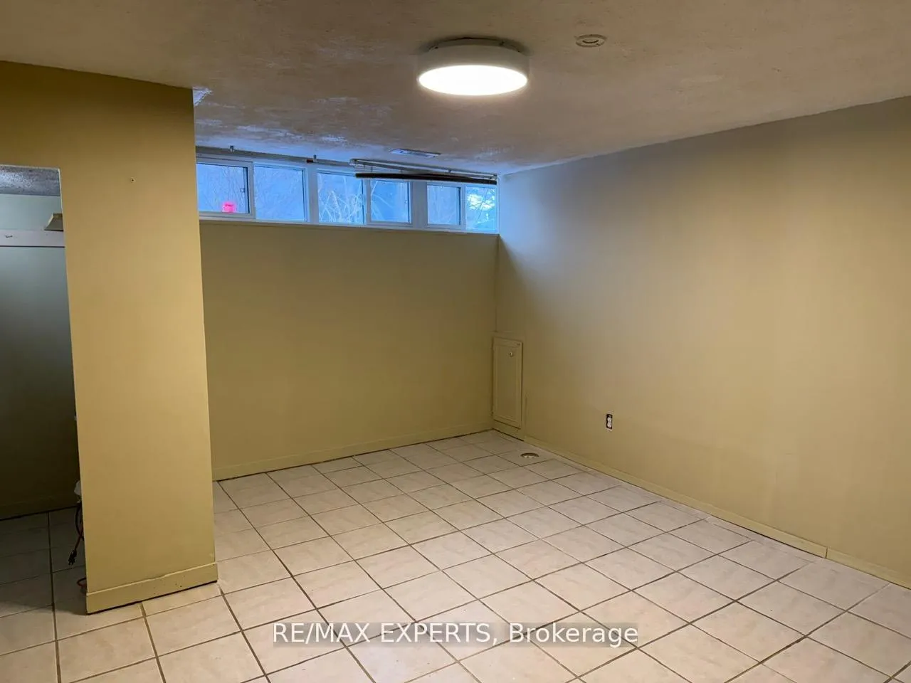 Photo 12 of Unit Bsmt, 14 Richardson Drive, Aurora, Aurora Highlands — HOMEH