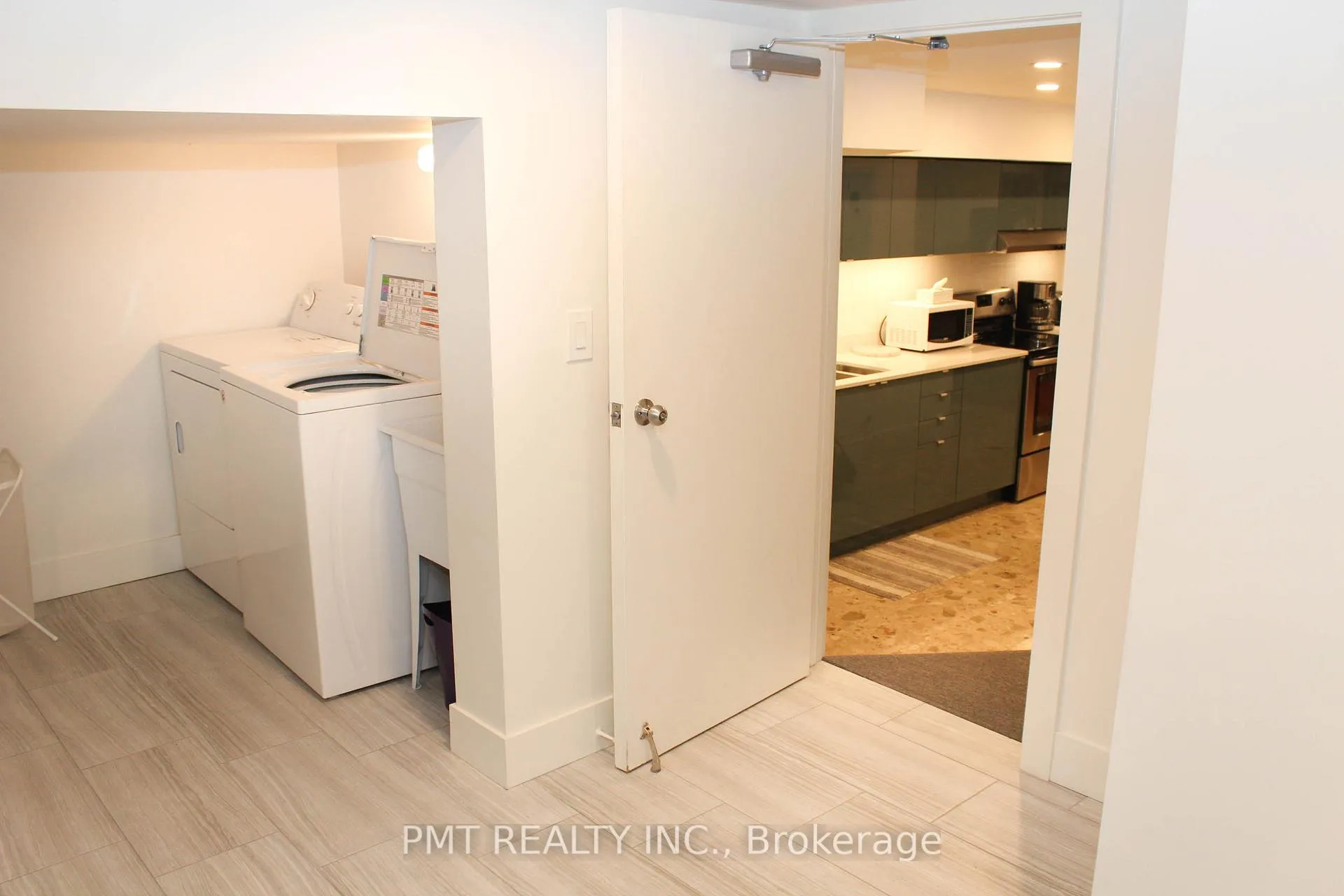 Photo 17 of Unit Bsmt, 445 Ontario Street, Toronto, Moss Park — HOMEH