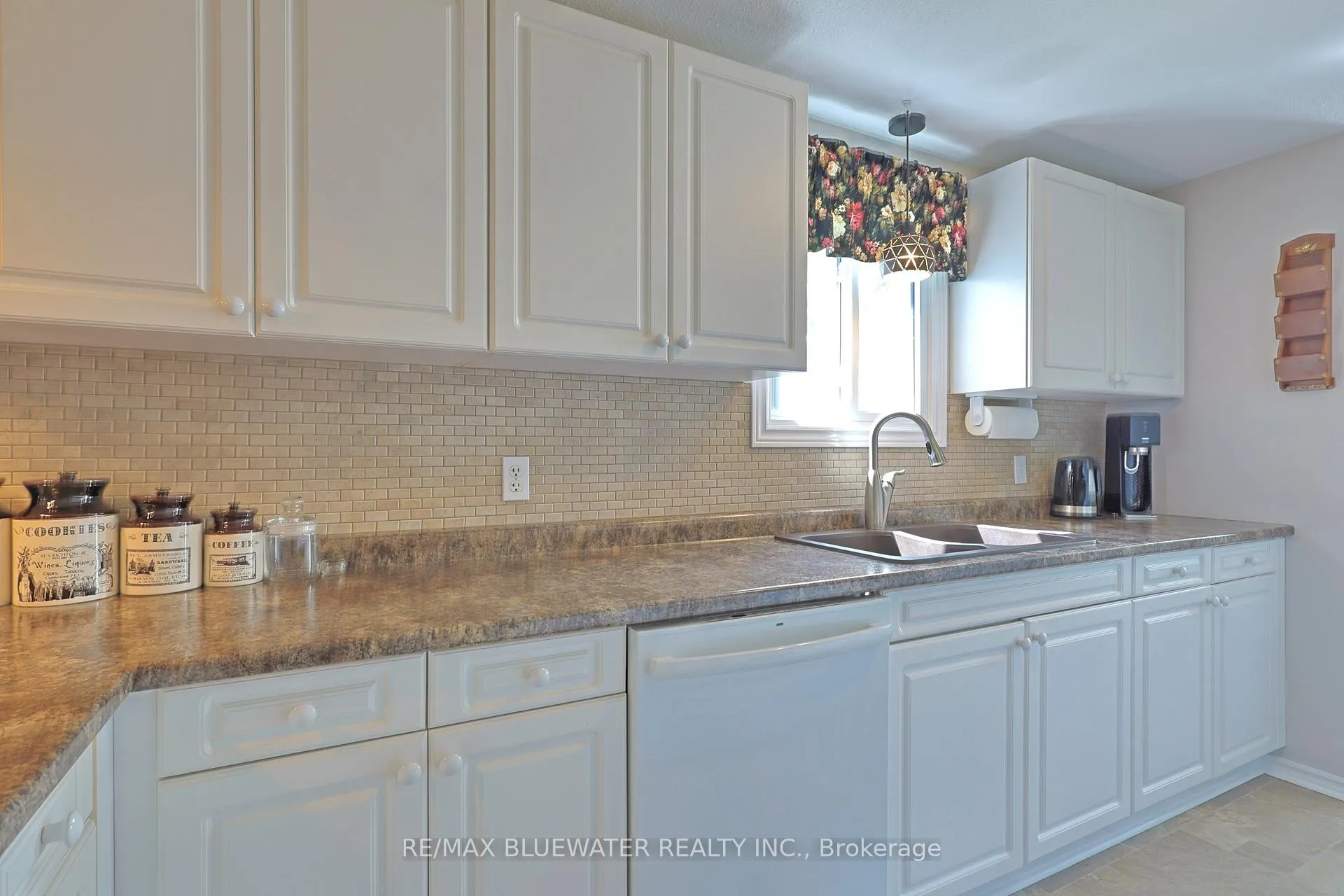 Photo 17 of 209 Biltmore Drive, South Huron, Stephen — HOMEH
