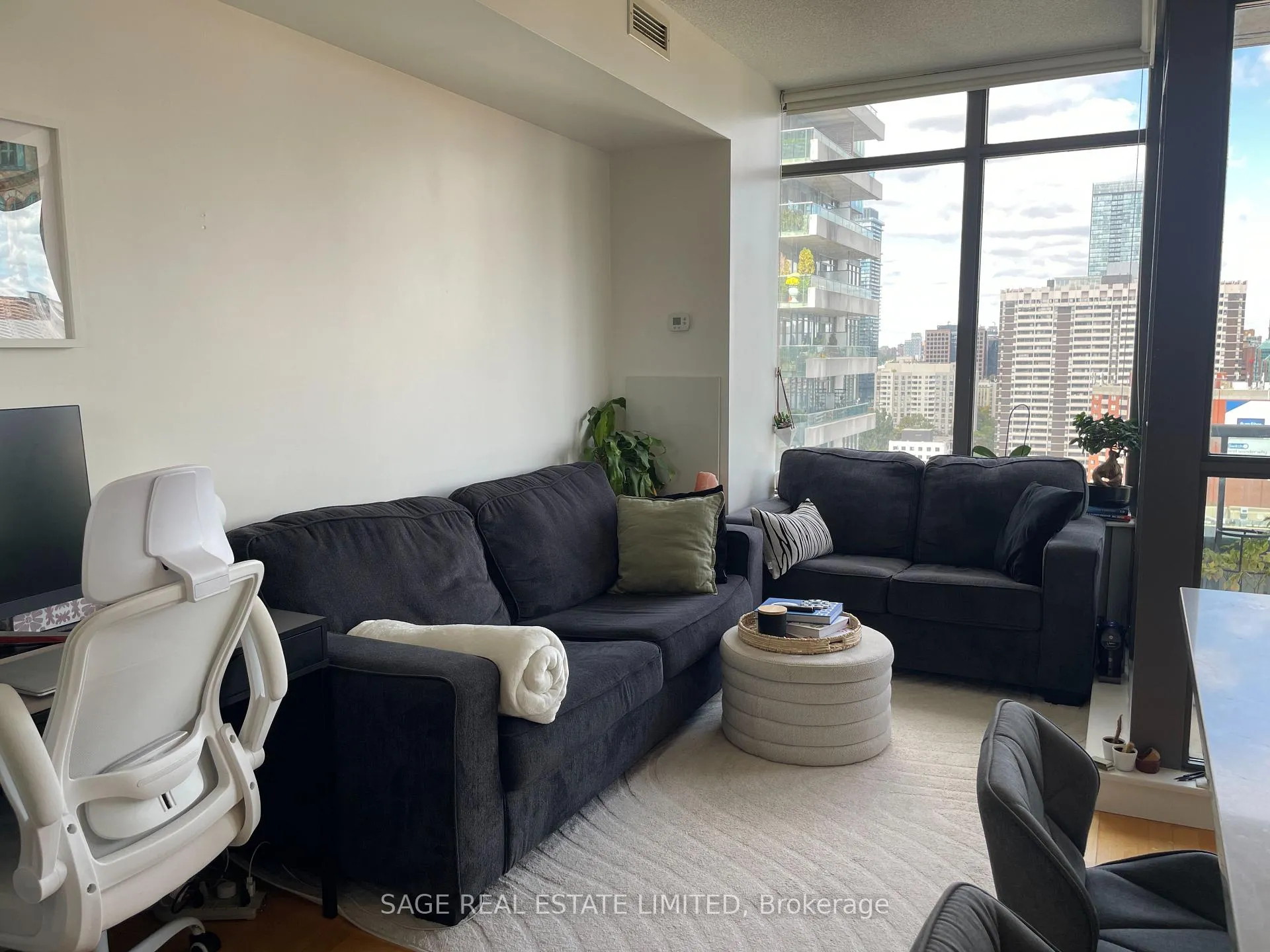 Photo 2 of Unit 2107, 281 Mutual Street, Toronto, Church-Yonge Corridor — HOMEH