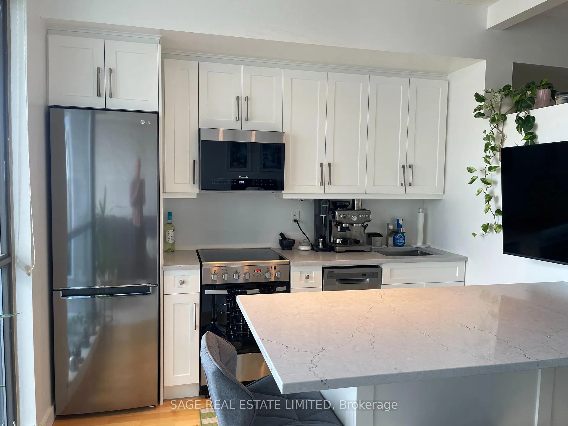 Photo 3 of Unit 2107, 281 Mutual Street, Toronto, Church-Yonge Corridor — HOMEH