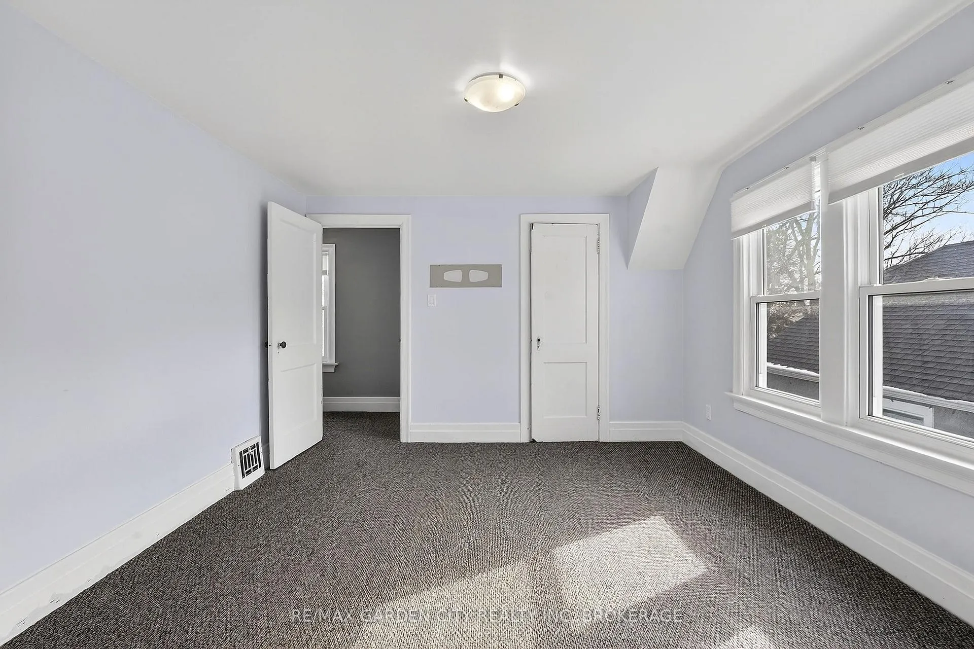 Photo 32 of 16 Walnut Street, Welland, Prince Charles — HOMEH
