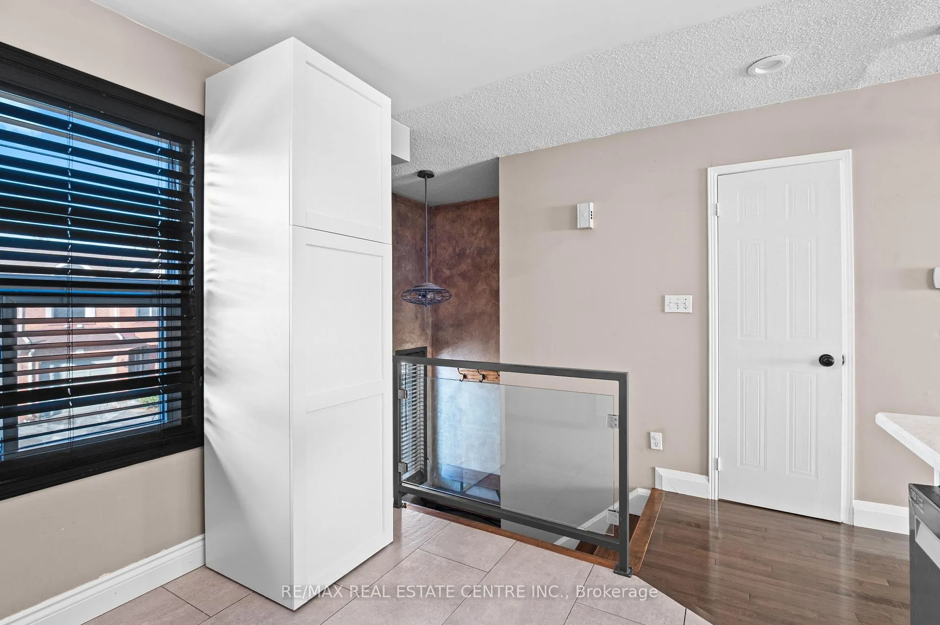 Photo 5 of Unit 10, 1570 Reeves Gate, Oakville, Glen Abbey — HOMEH