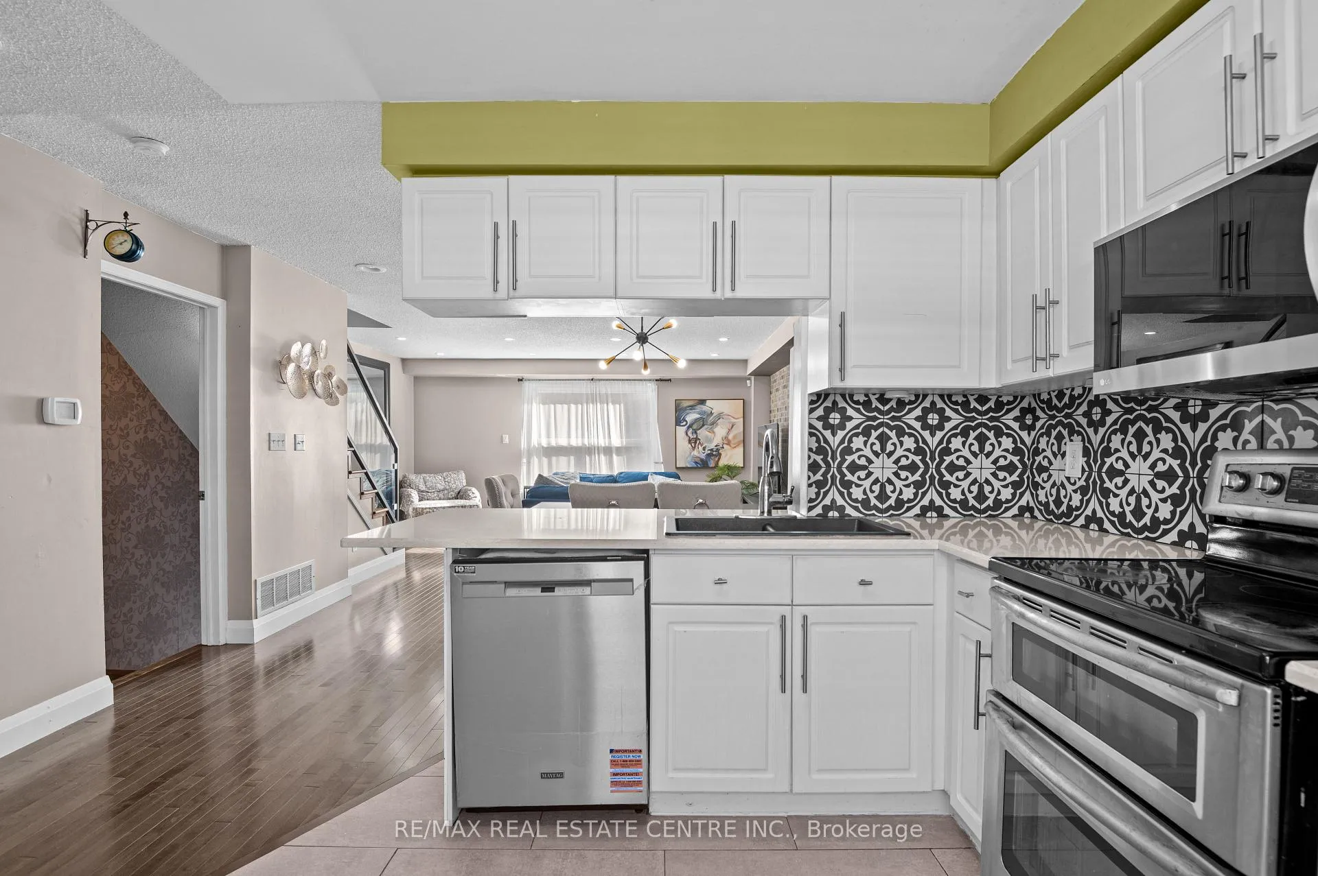 Photo 8 of Unit 10, 1570 Reeves Gate, Oakville, Glen Abbey — HOMEH