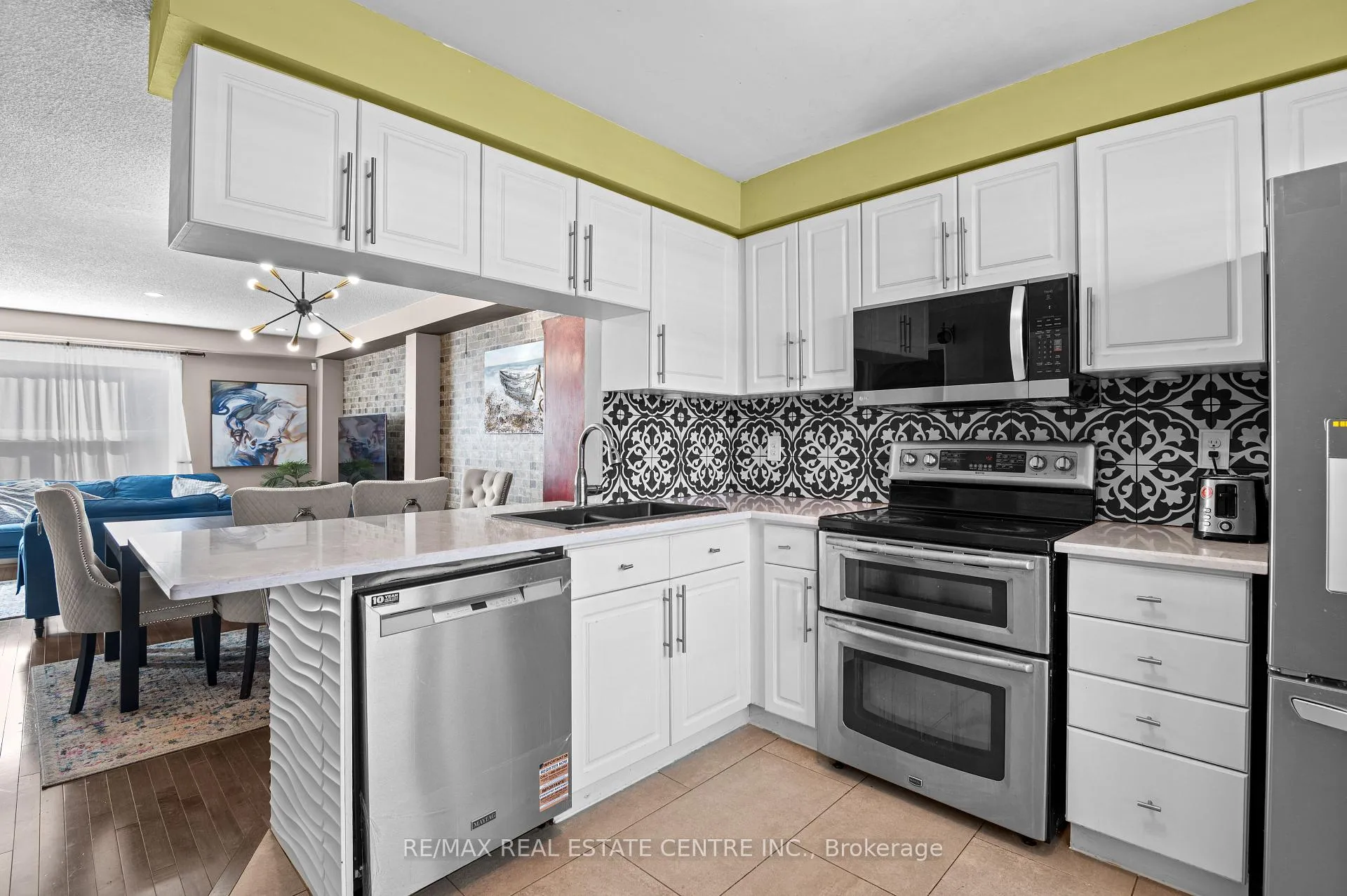 Photo 9 of Unit 10, 1570 Reeves Gate, Oakville, Glen Abbey — HOMEH