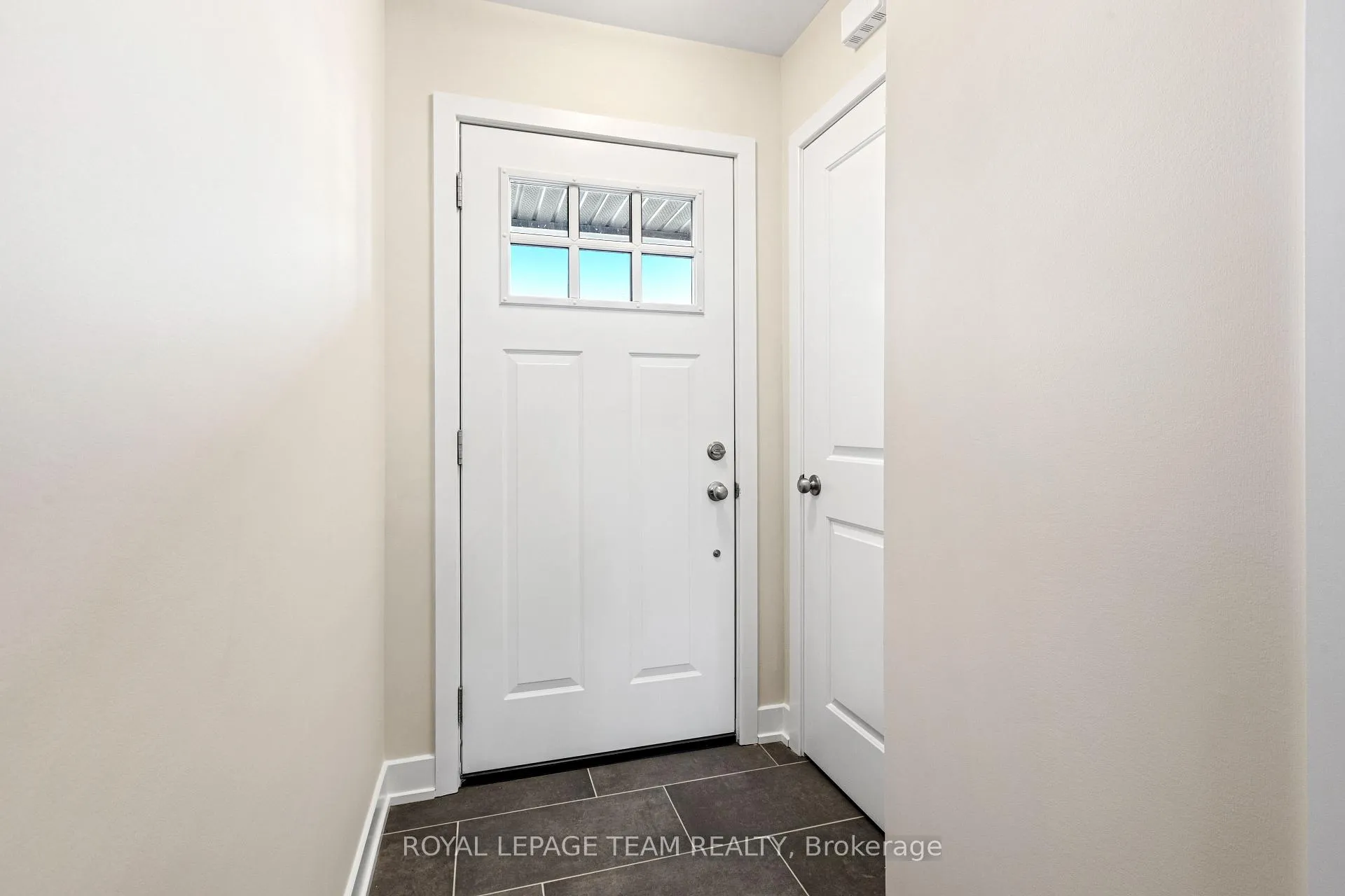 Photo 4 of 101 Staples Boulevard, Smiths Falls — HOMEH