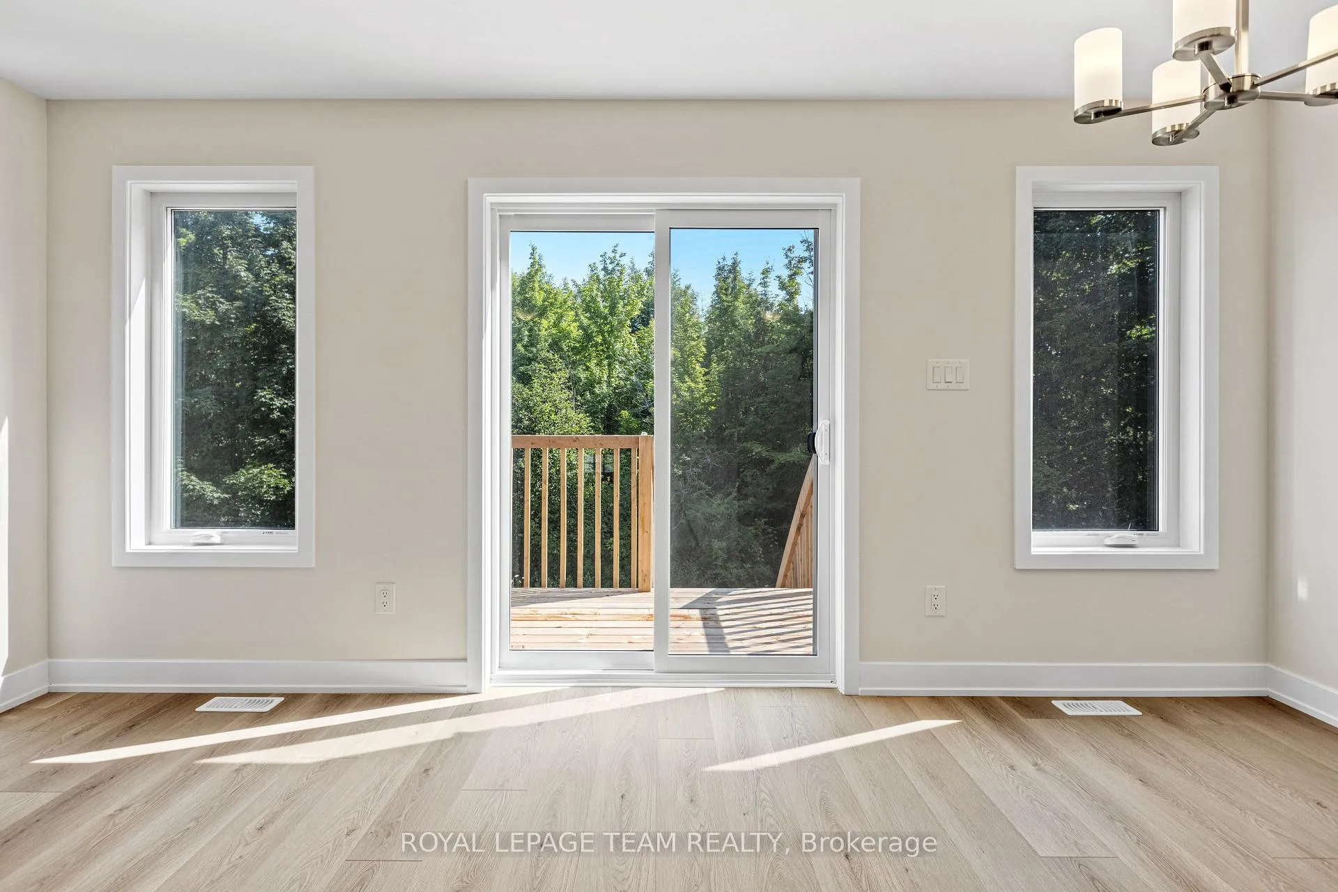 Photo 15 of 101 Staples Boulevard, Smiths Falls — HOMEH