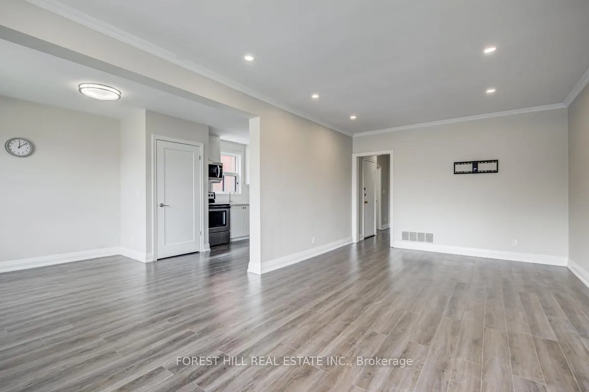 Photo 4 of Unit 1, 11 Markdale Avenue, Toronto, Humewood-Cedarvale — HOMEH