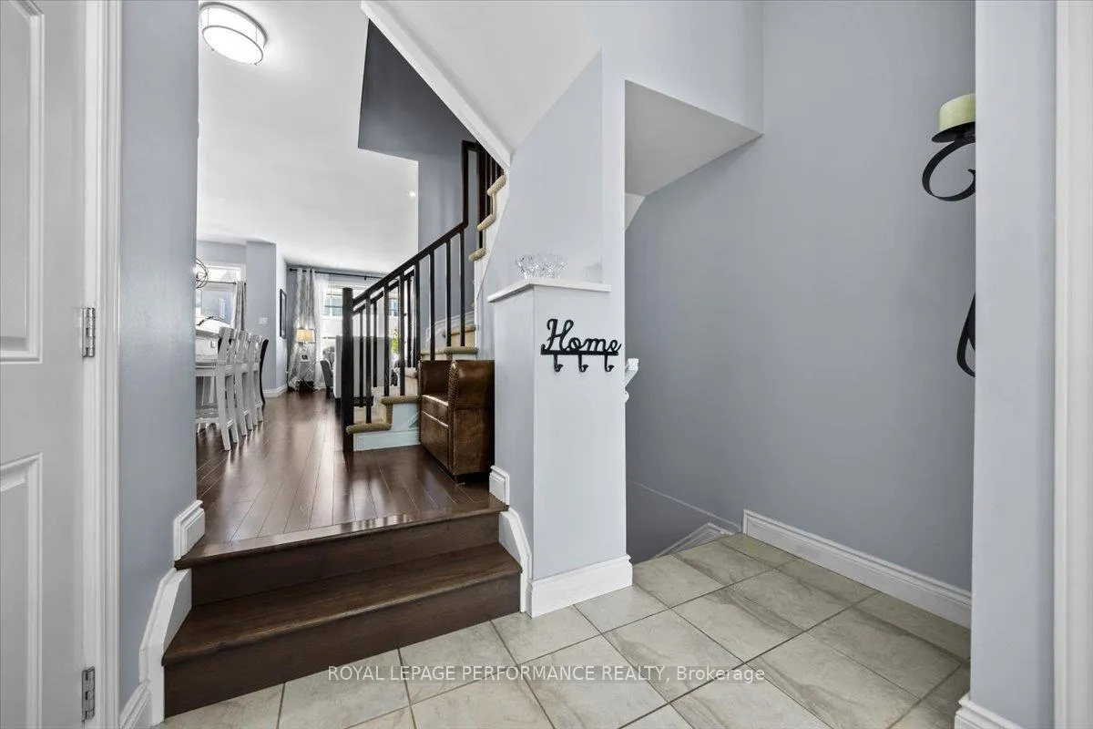 Photo 3 of 416 Rochefort Circle, Ottawa, Avalon West — HOMEH