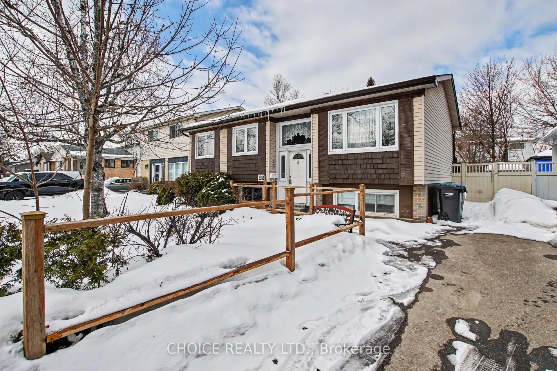 Photo 3 of 38 Herkley Drive, Brampton, Madoc — HOMEH