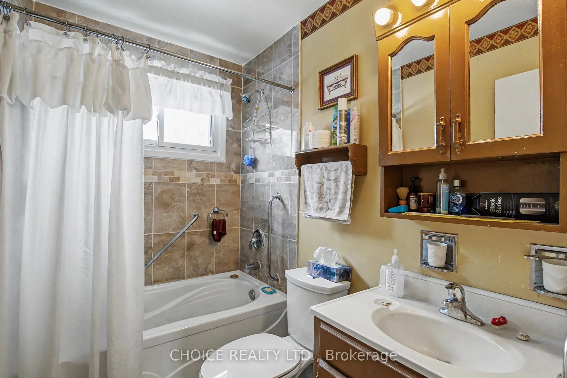 Photo 19 of 38 Herkley Drive, Brampton, Madoc — HOMEH