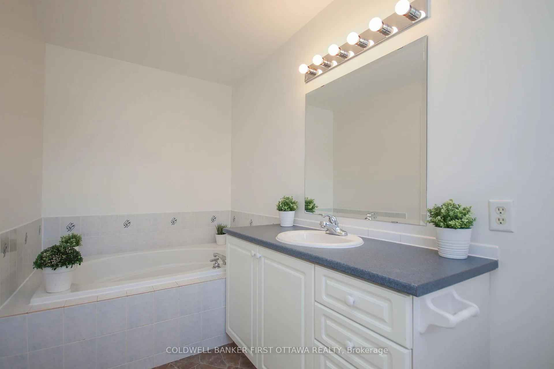 Photo 13 of 328 Statewood Drive, Ottawa, Kanata - Morgan's Grant/South March — HOMEH