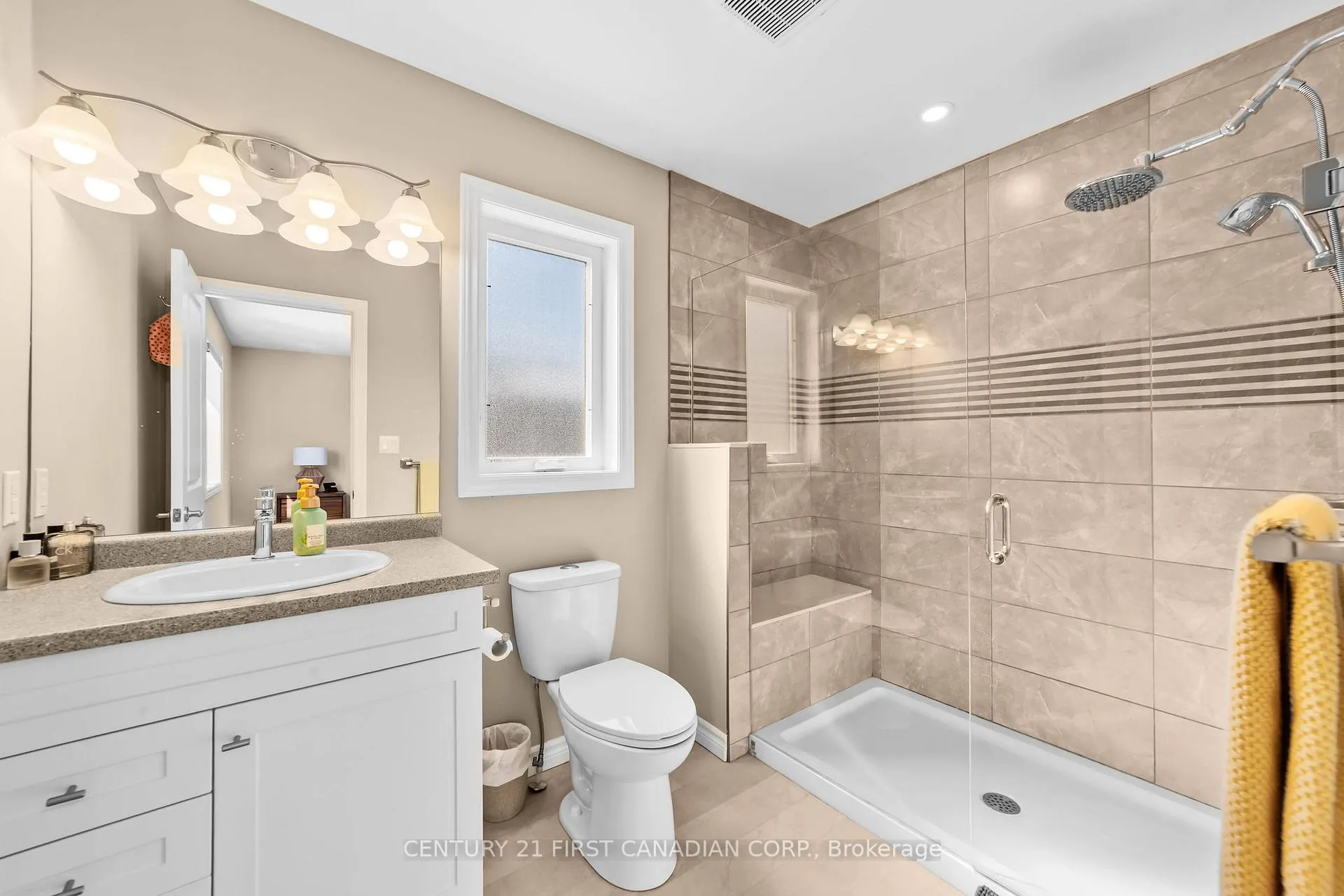 Photo 21 of 4 Finch Street, North Middlesex, Ailsa Craig — HOMEH