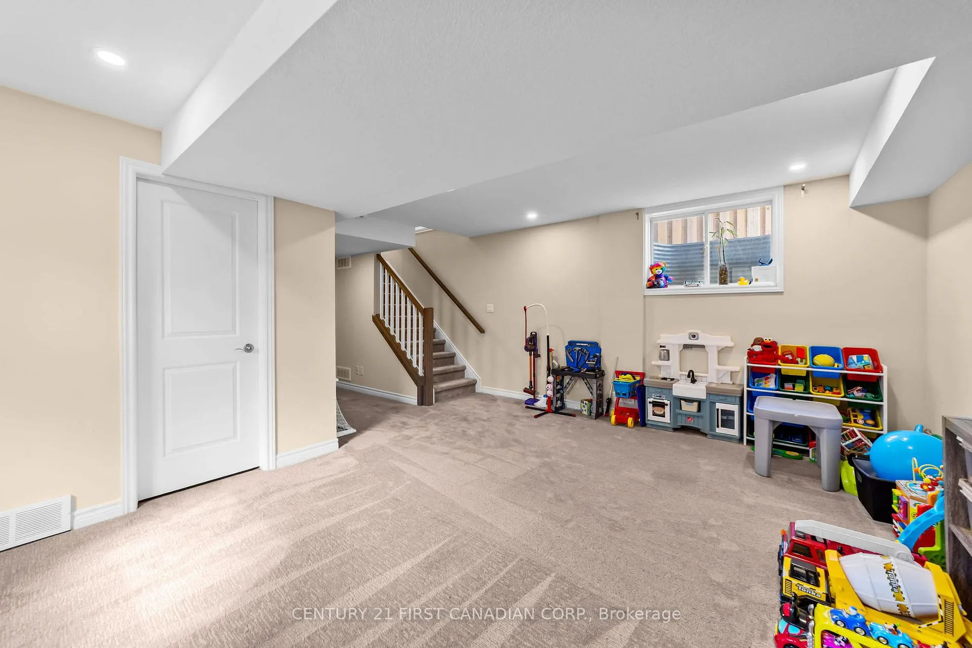 Photo 23 of 4 Finch Street, North Middlesex, Ailsa Craig — HOMEH