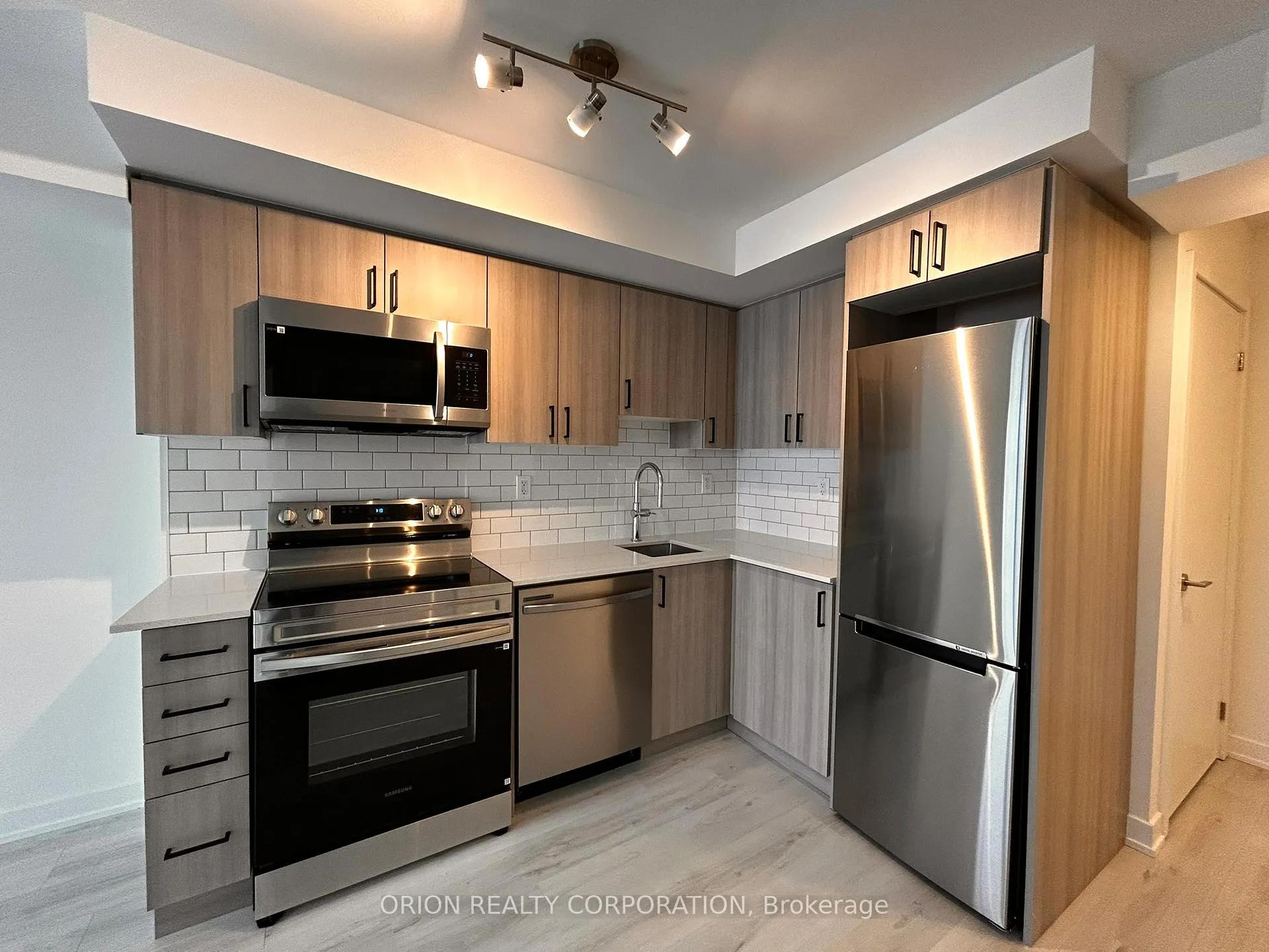 Photo 3 of Unit 1212, 1010 Sandy Beach Road, Pickering, Bay Ridges — HOMEH