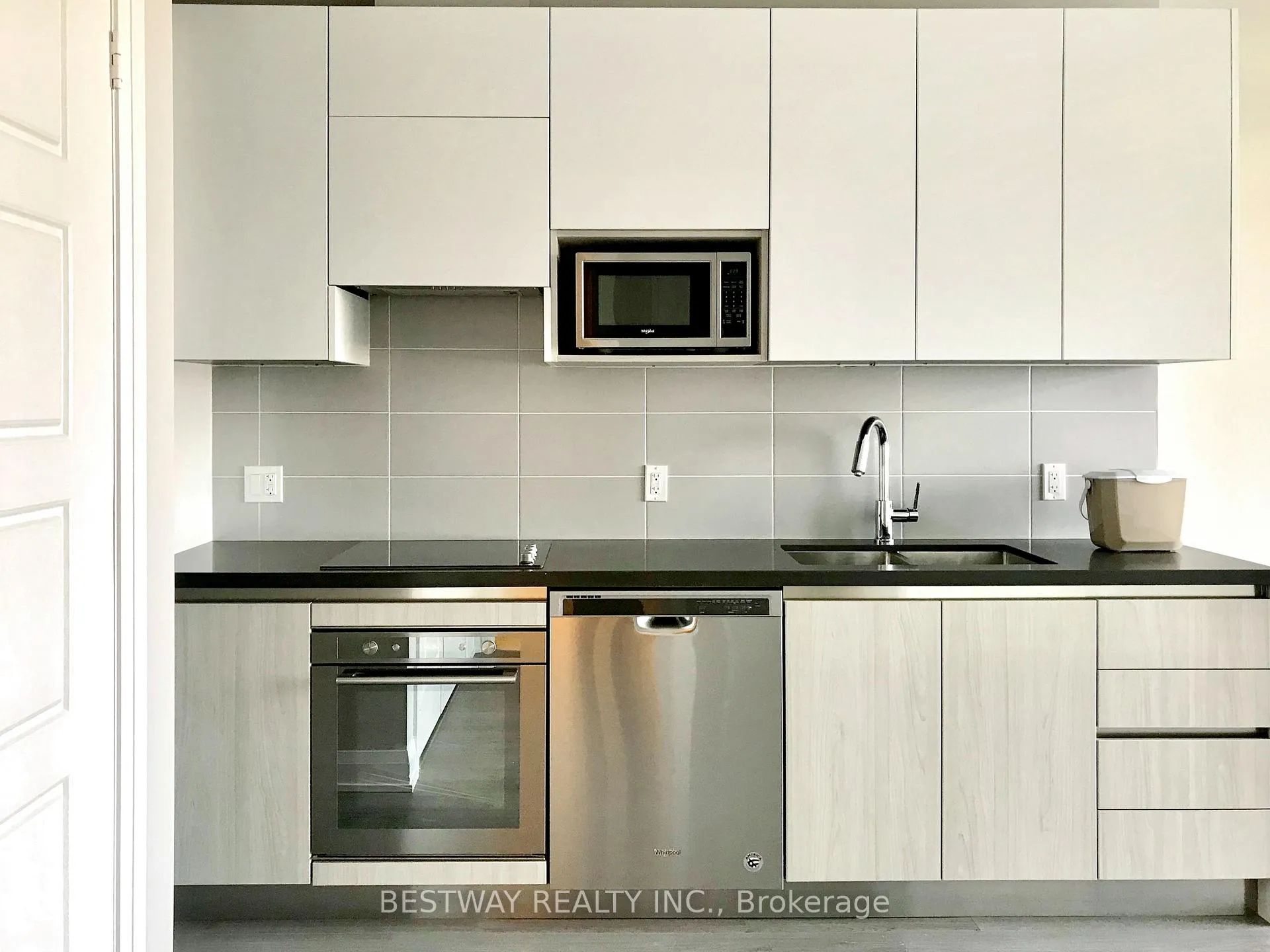 Photo 2 of Unit 1711, 15 Water Walk Drive, Markham, Unionville — HOMEH