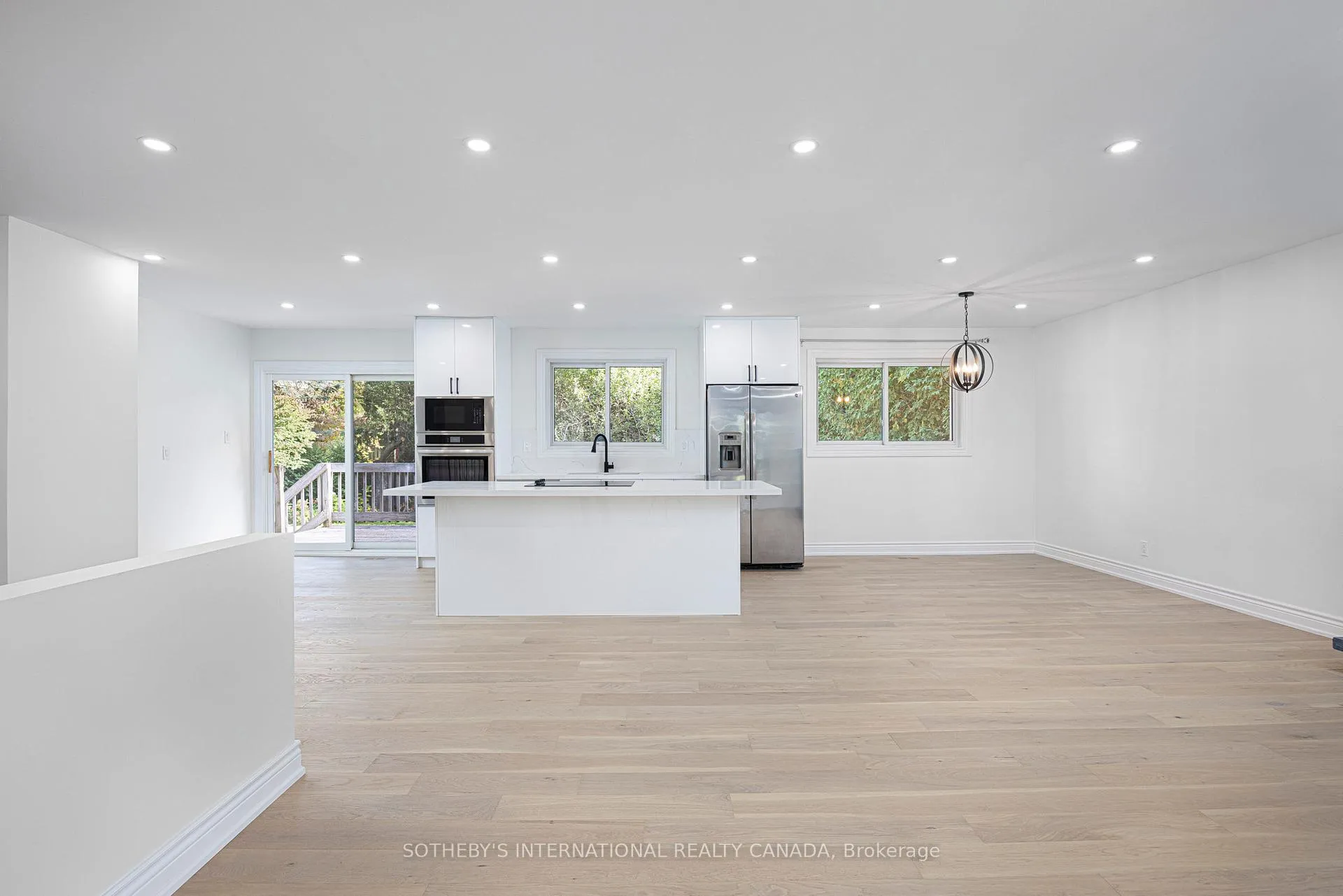 Photo 3 of 239 Walden Drive, Burlington, Roseland — HOMEH
