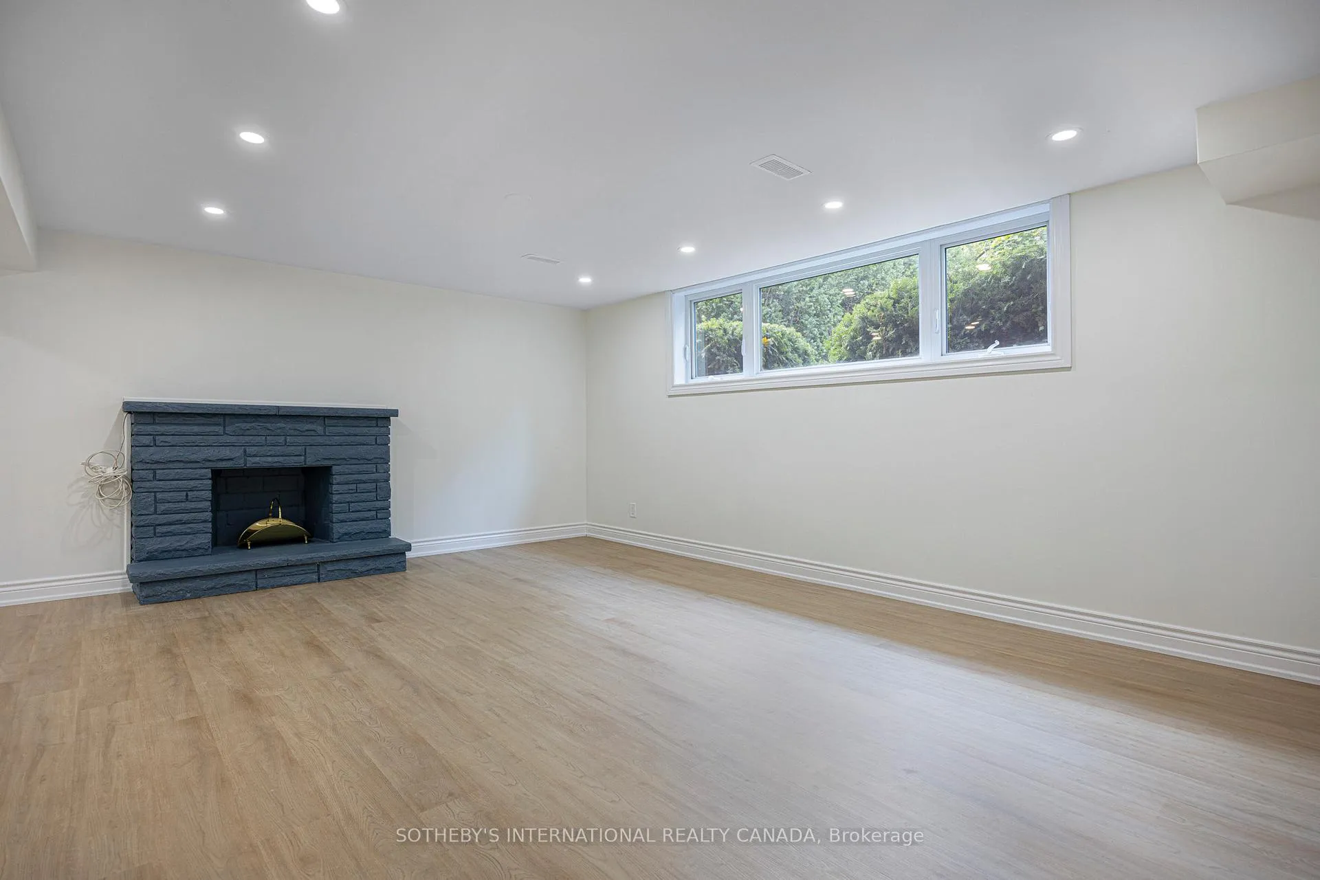 Photo 16 of 239 Walden Drive, Burlington, Roseland — HOMEH