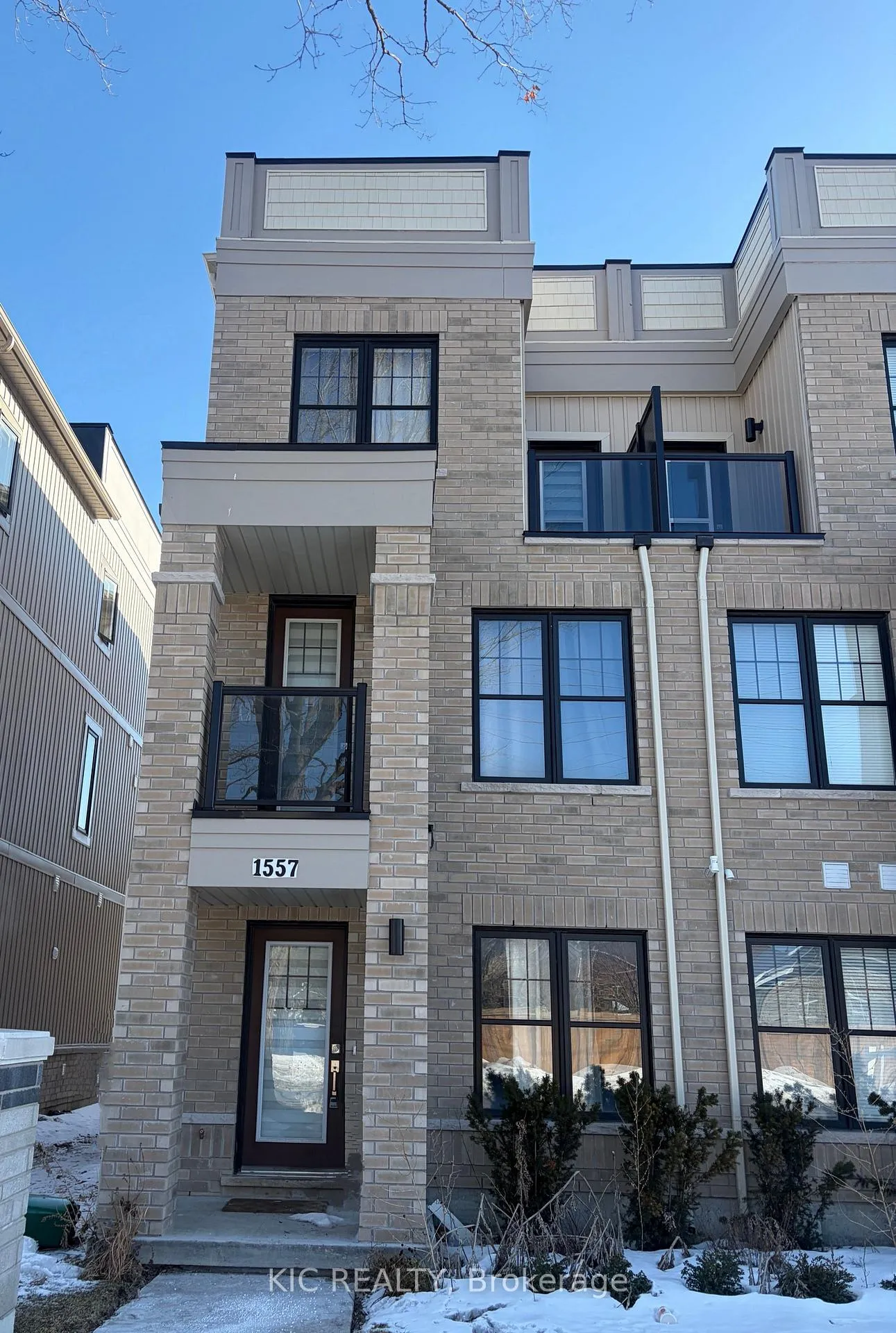 Front of 1557 Green Road