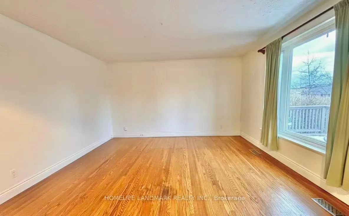 Photo 5 of Unit upper, 727 Hewson Drive, Pickering, Bay Ridges — HOMEH