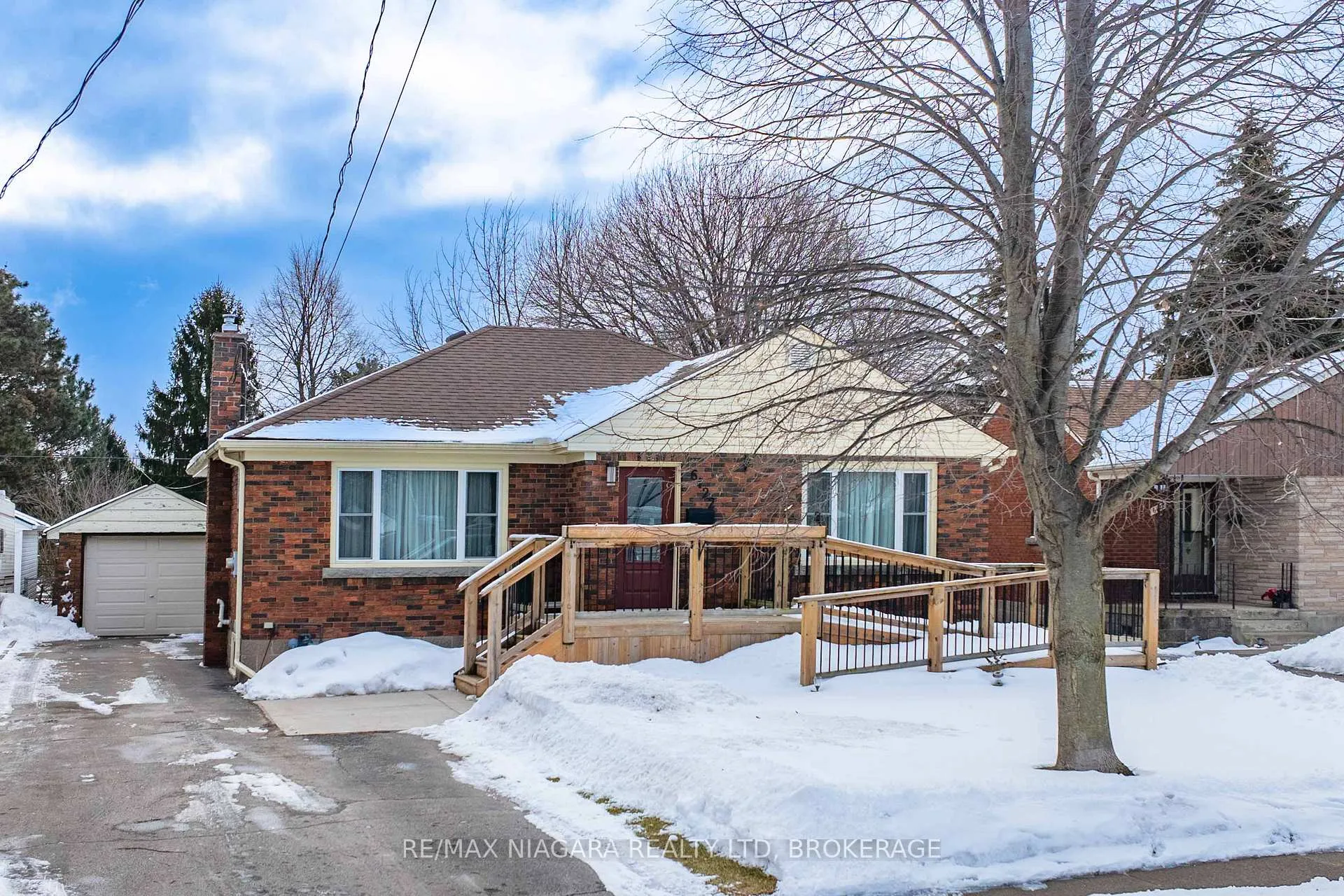 Photo 2 of 6122 Burdette Drive E, Niagara Falls, Cherrywood — HOMEH