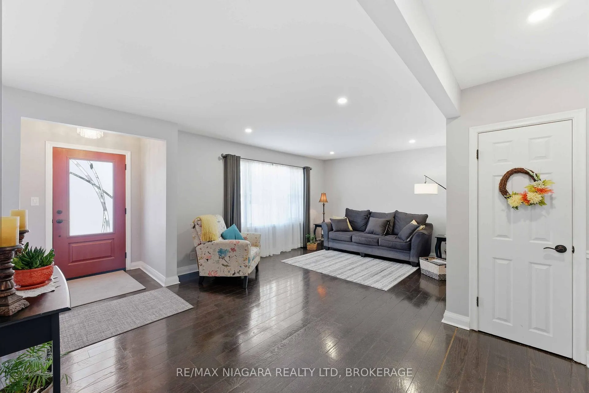 Photo 3 of 6122 Burdette Drive E, Niagara Falls, Cherrywood — HOMEH