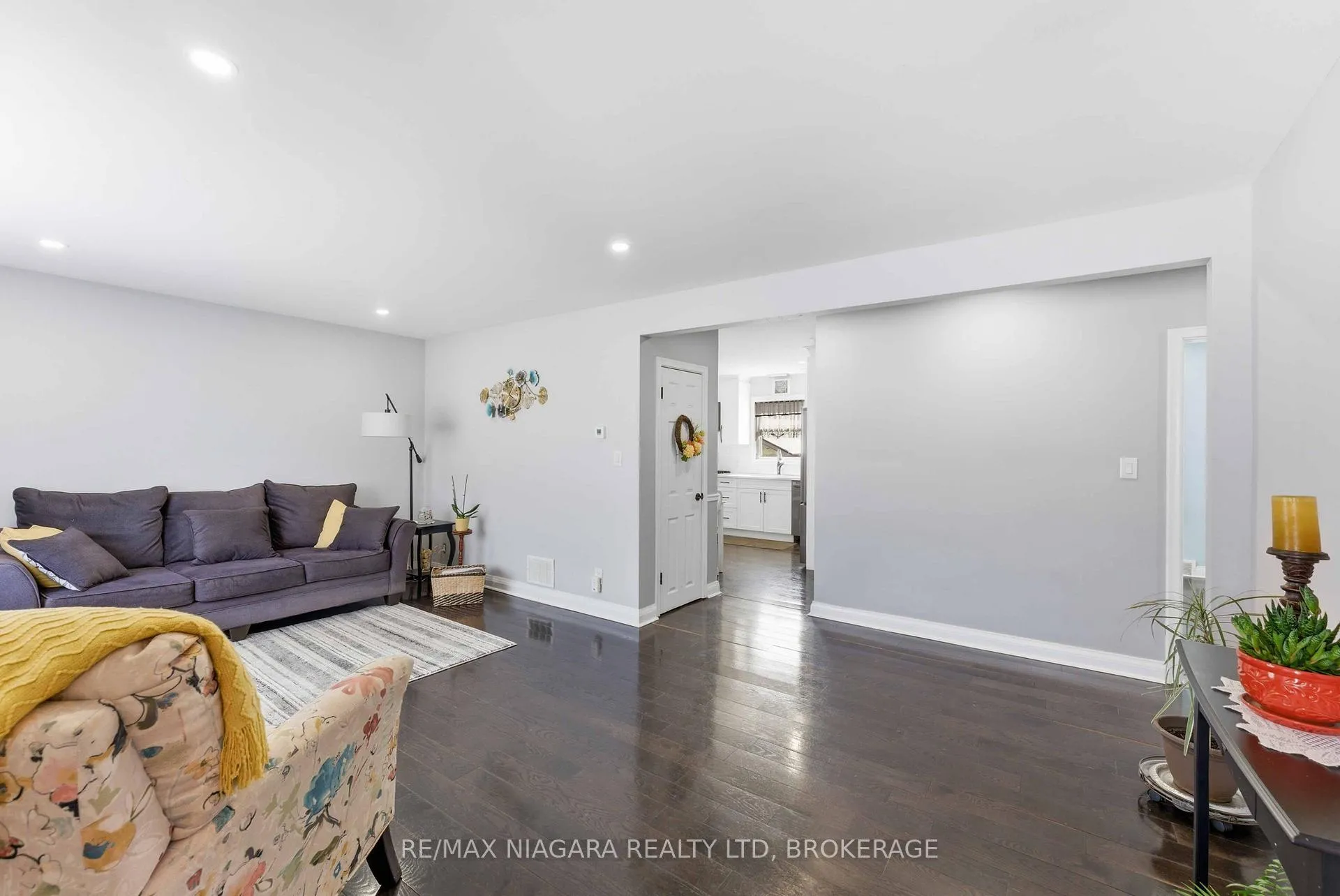 Photo 5 of 6122 Burdette Drive E, Niagara Falls, Cherrywood — HOMEH