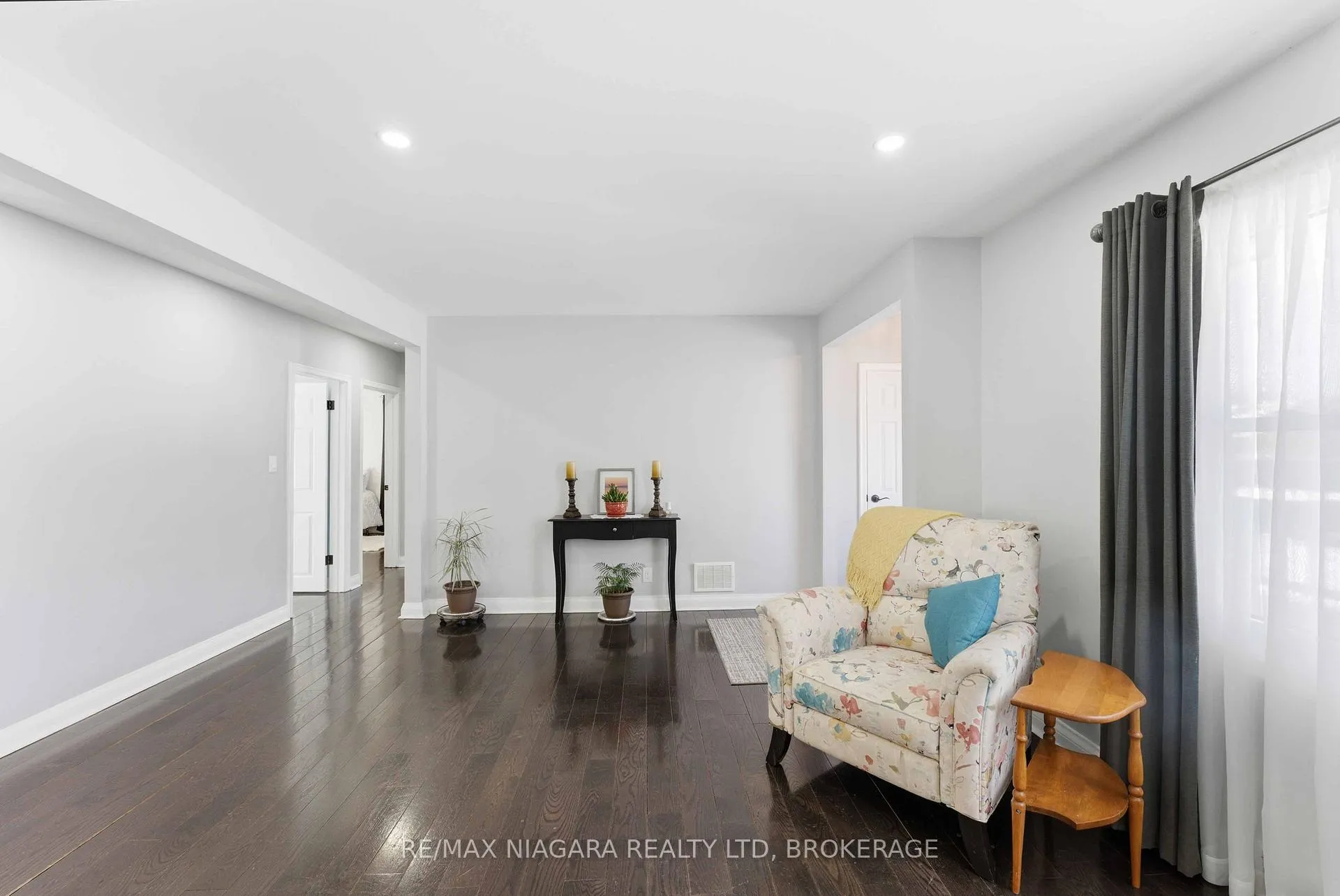 Photo 6 of 6122 Burdette Drive E, Niagara Falls, Cherrywood — HOMEH