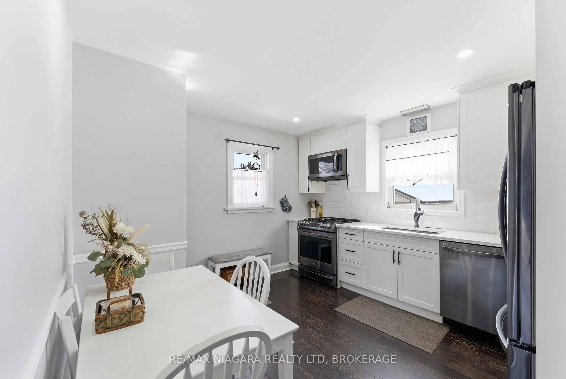 Photo 7 of 6122 Burdette Drive E, Niagara Falls, Cherrywood — HOMEH