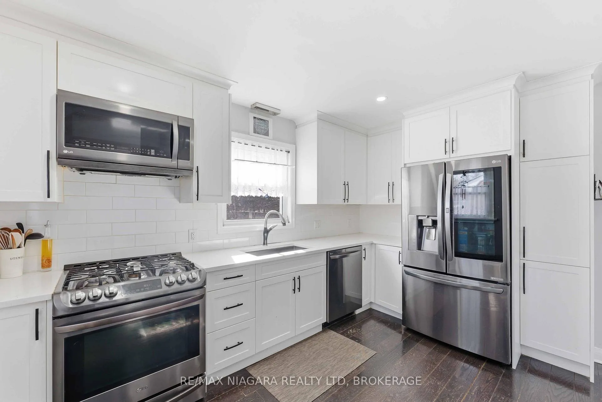 Photo 8 of 6122 Burdette Drive E, Niagara Falls, Cherrywood — HOMEH