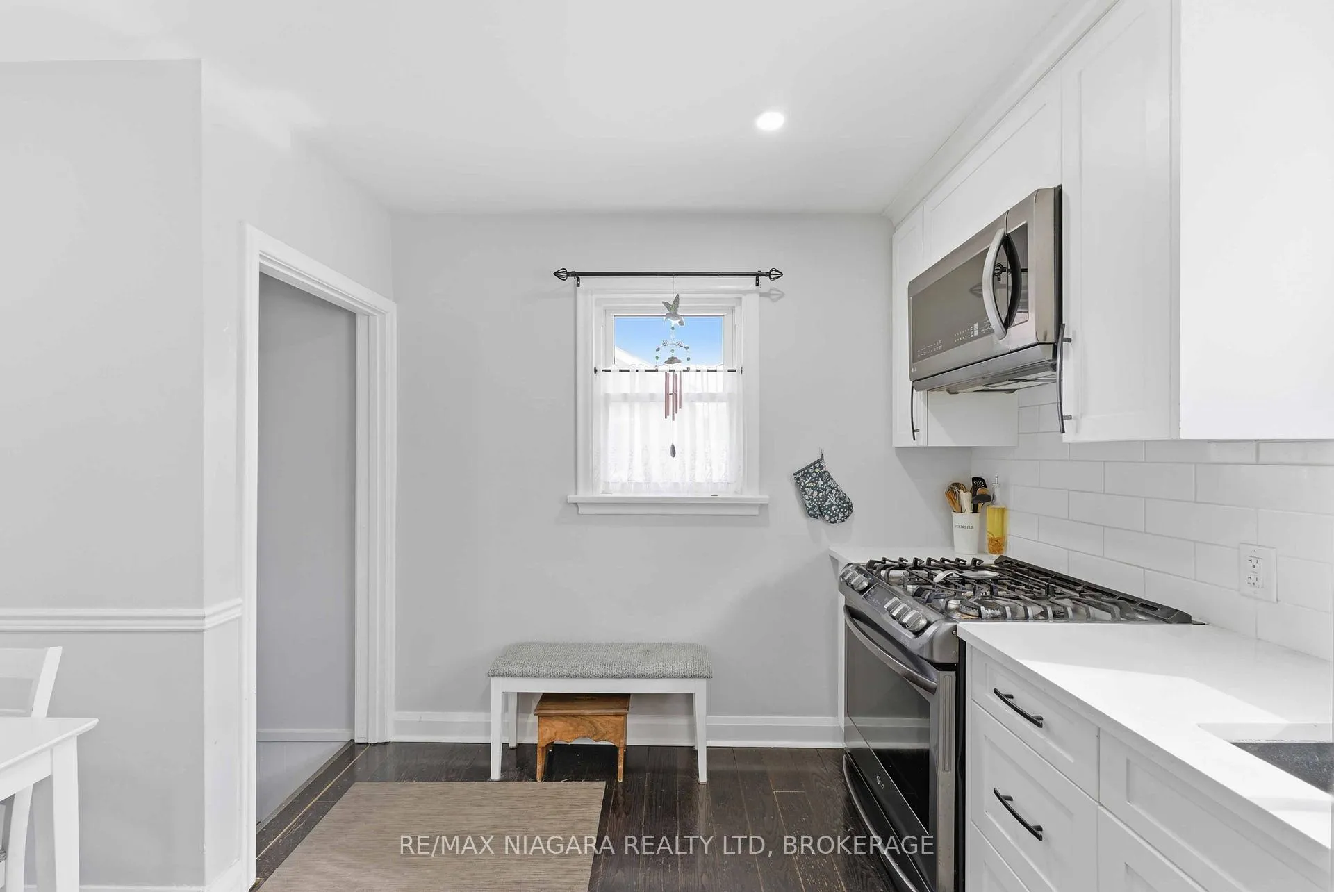 Photo 10 of 6122 Burdette Drive E, Niagara Falls, Cherrywood — HOMEH