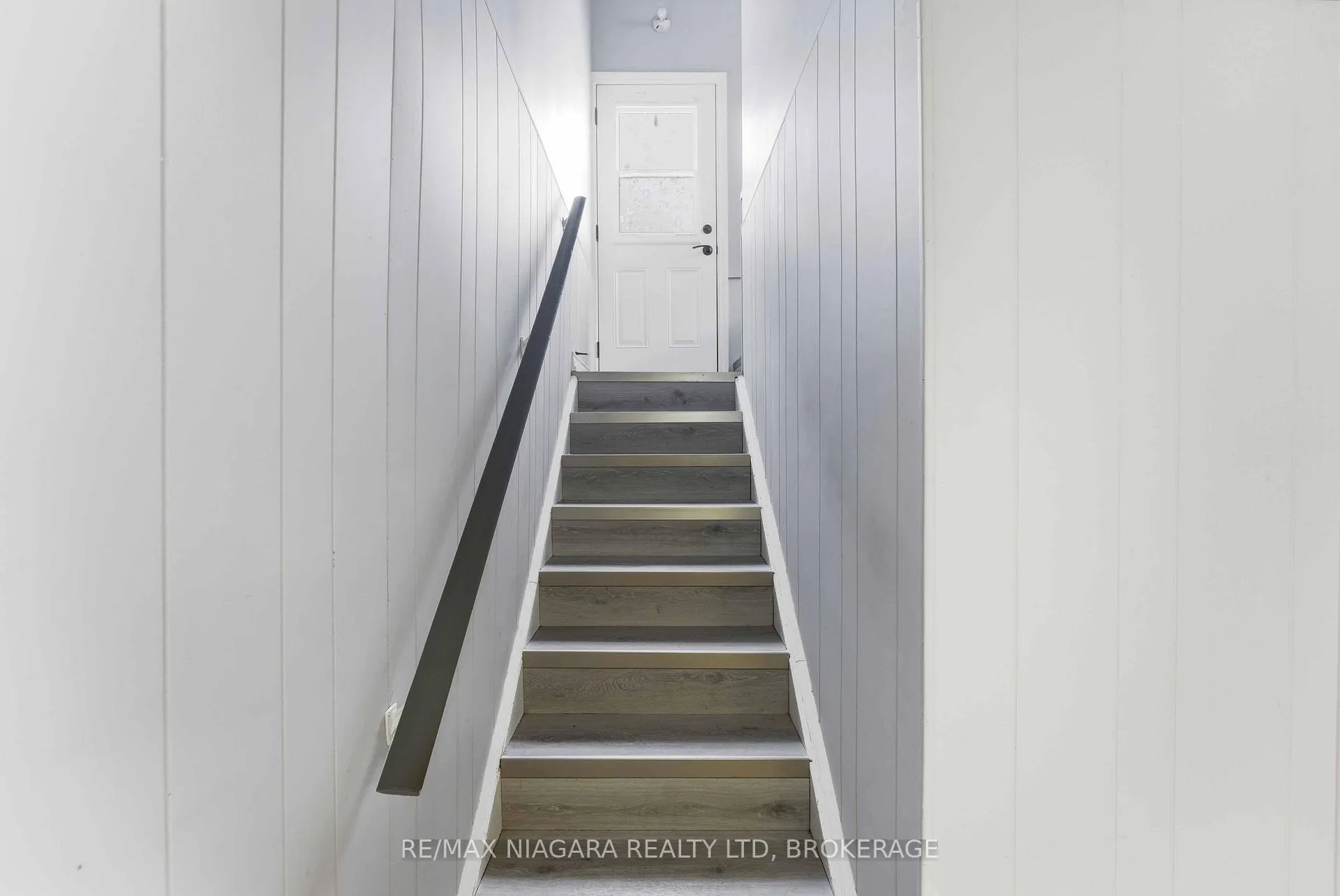 Photo 17 of 6122 Burdette Drive E, Niagara Falls, Cherrywood — HOMEH