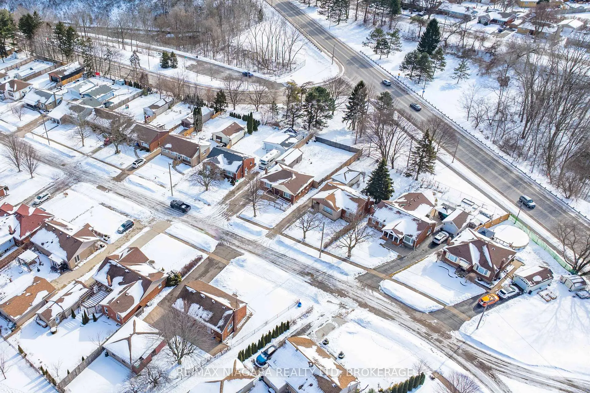 Photo 27 of 6122 Burdette Drive E, Niagara Falls, Cherrywood — HOMEH