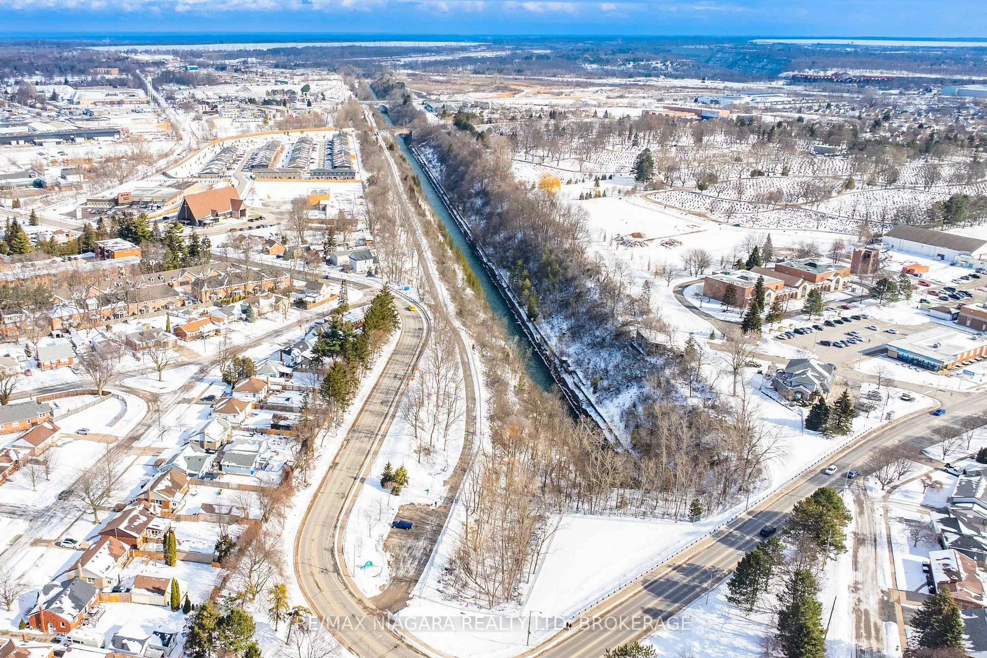 Photo 28 of 6122 Burdette Drive E, Niagara Falls, Cherrywood — HOMEH