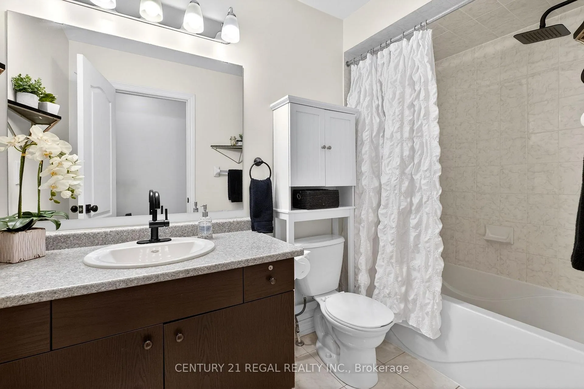 Photo 24 of 94 Thomas Woodlock Street, Clarington, Newcastle — HOMEH