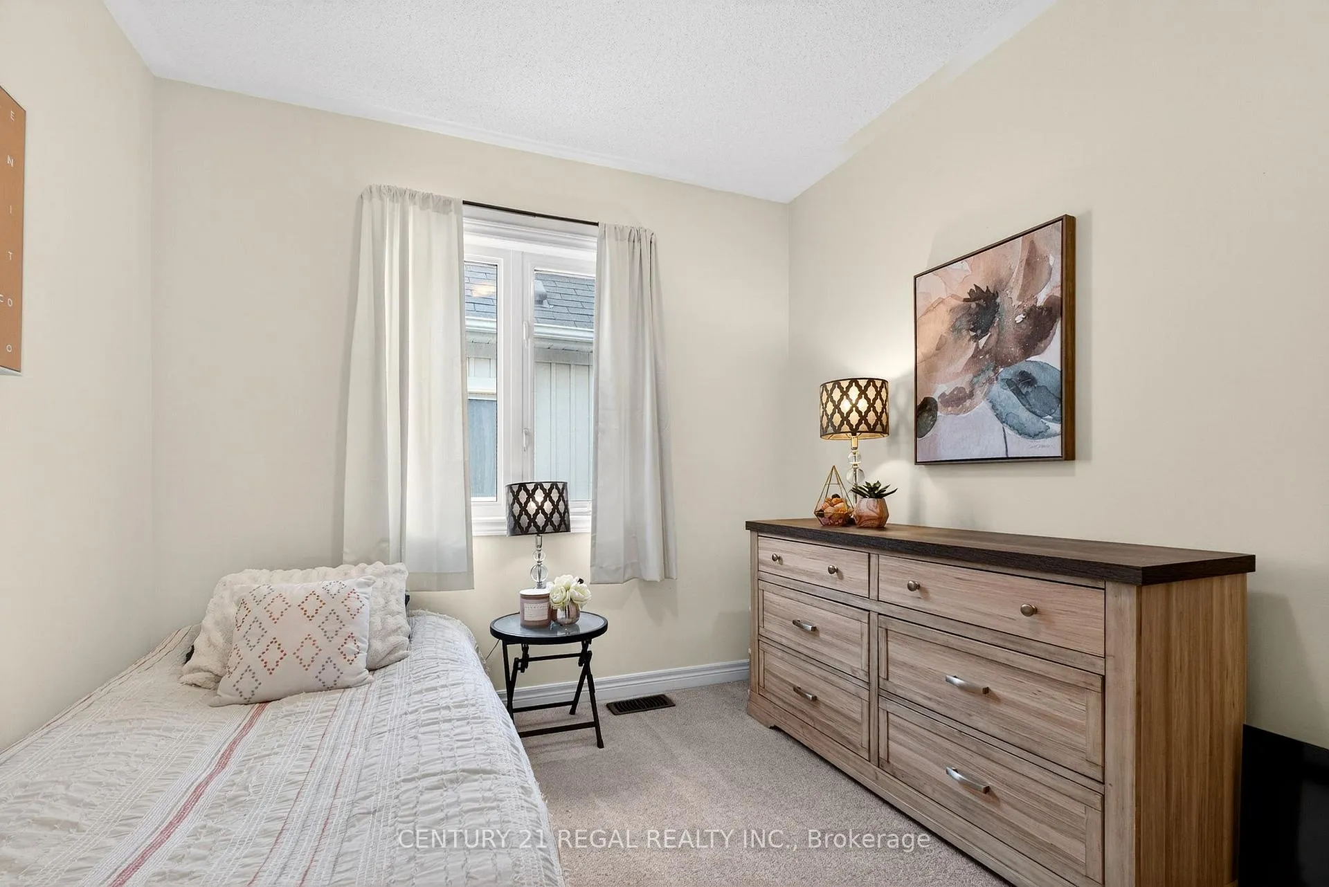 Photo 25 of 94 Thomas Woodlock Street, Clarington, Newcastle — HOMEH