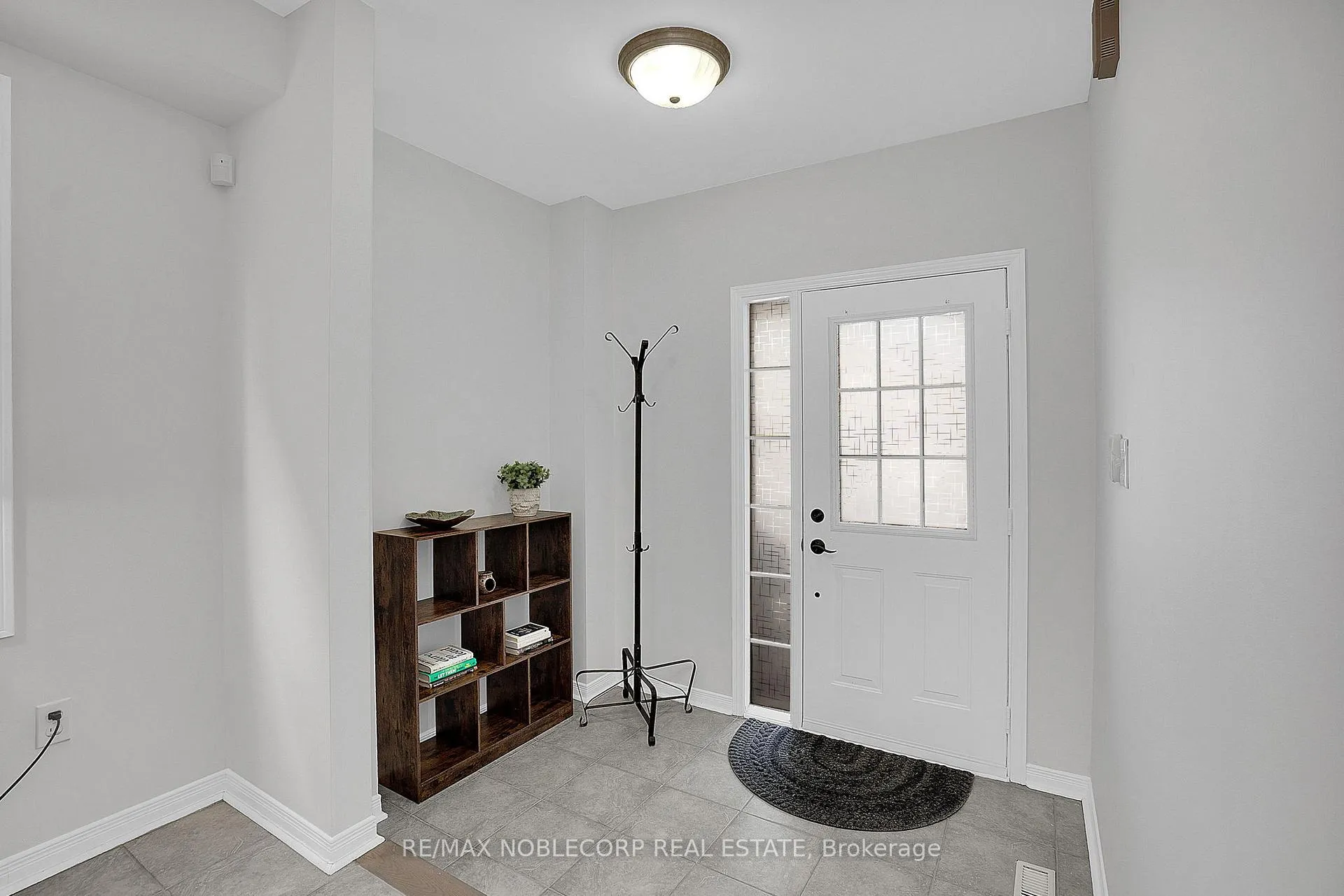 Photo 4 of 16 Humbershed Crescent, Caledon, Bolton West — HOMEH