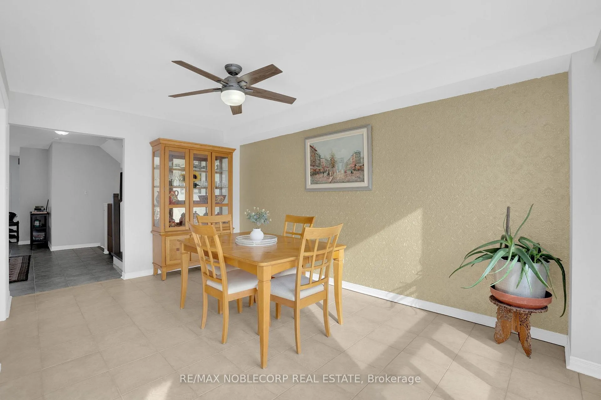 Photo 10 of 16 Humbershed Crescent, Caledon, Bolton West — HOMEH