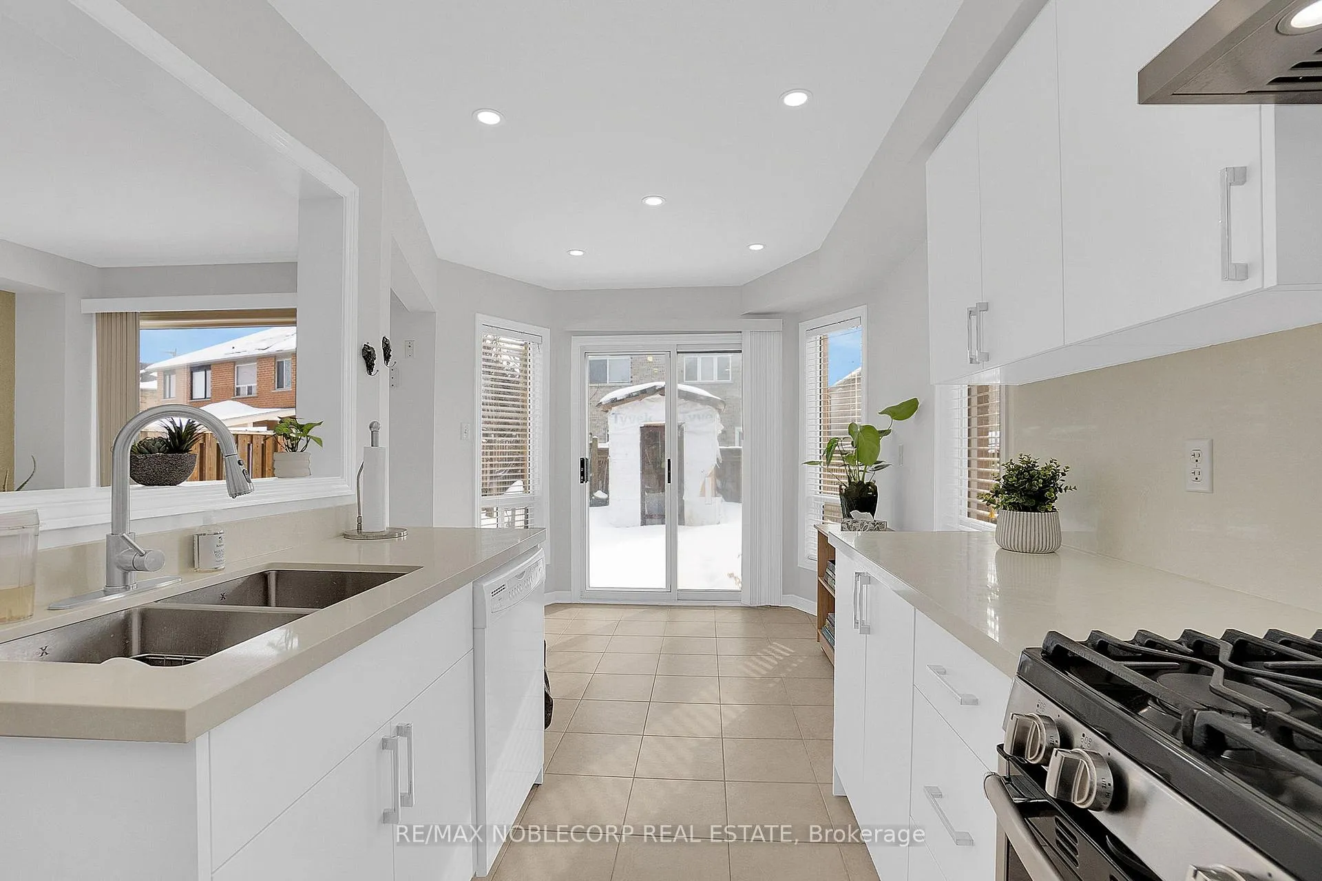 Photo 14 of 16 Humbershed Crescent, Caledon, Bolton West — HOMEH