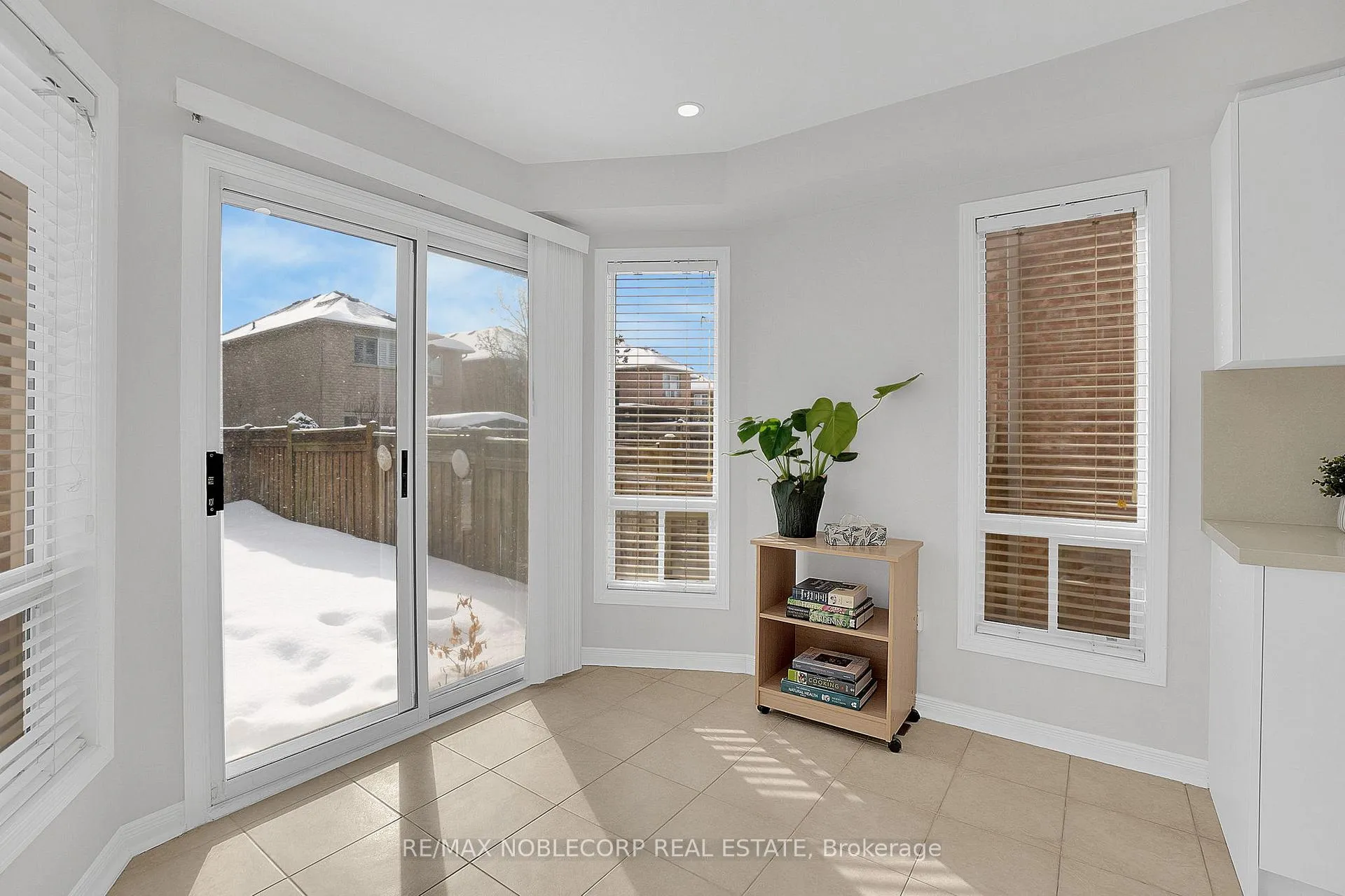 Photo 17 of 16 Humbershed Crescent, Caledon, Bolton West — HOMEH