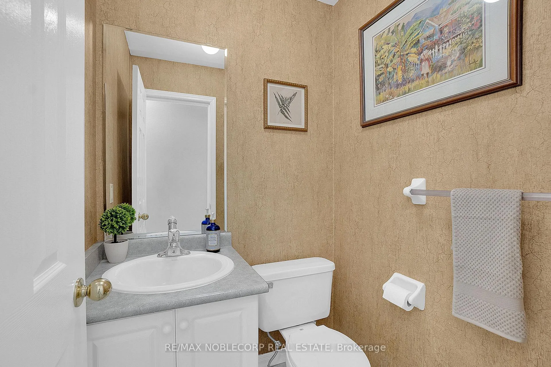 Photo 18 of 16 Humbershed Crescent, Caledon, Bolton West — HOMEH