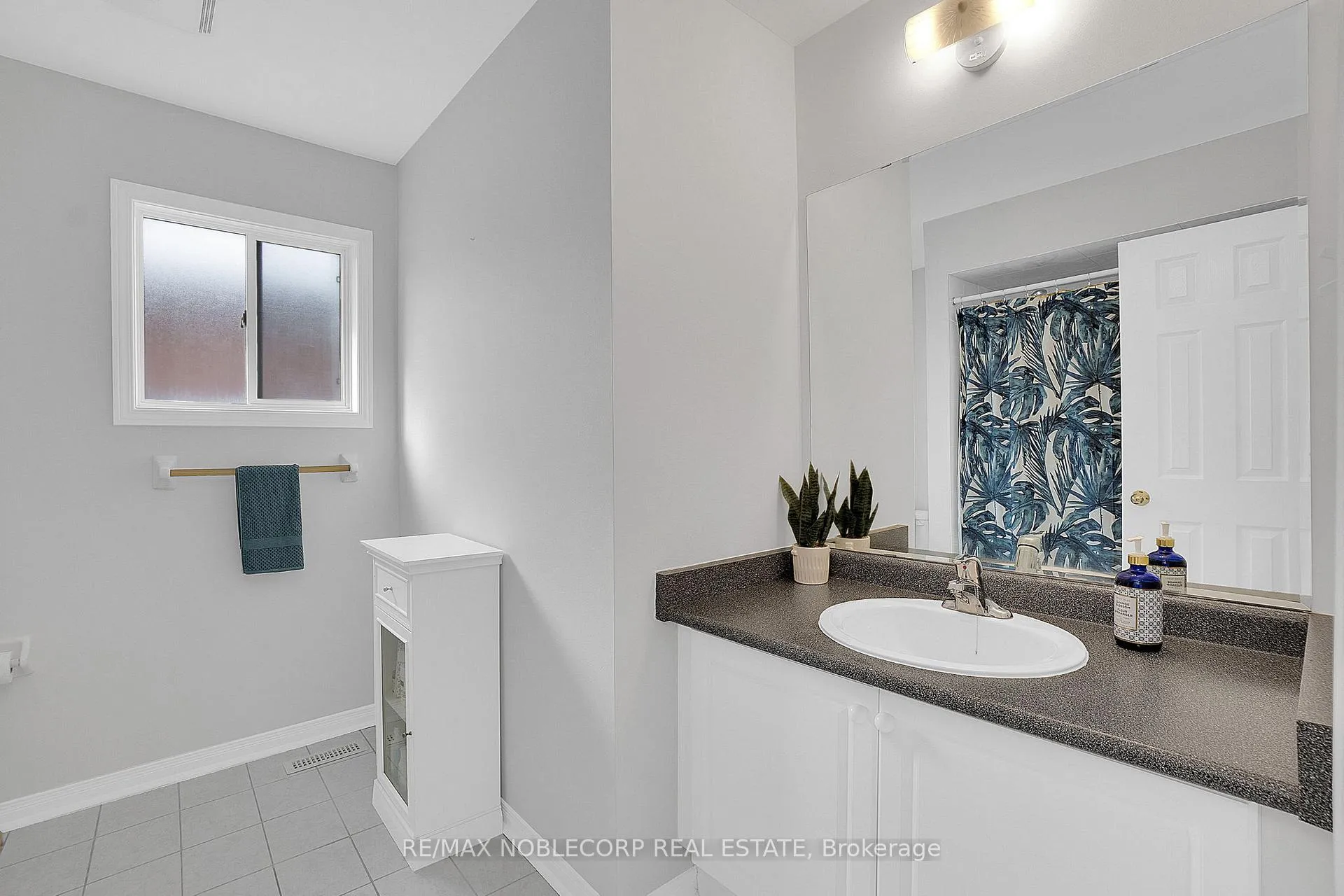 Photo 26 of 16 Humbershed Crescent, Caledon, Bolton West — HOMEH