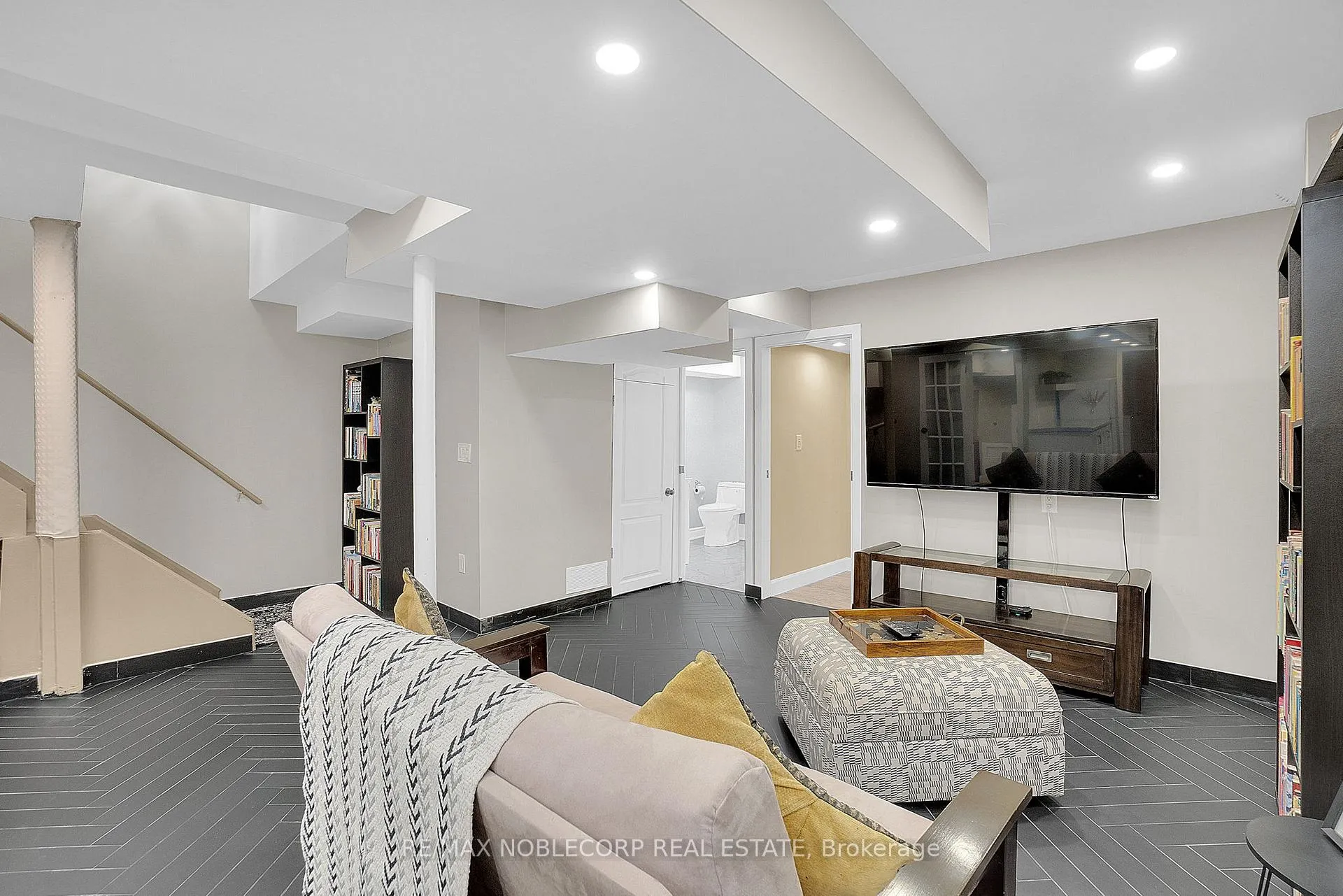 Photo 31 of 16 Humbershed Crescent, Caledon, Bolton West — HOMEH