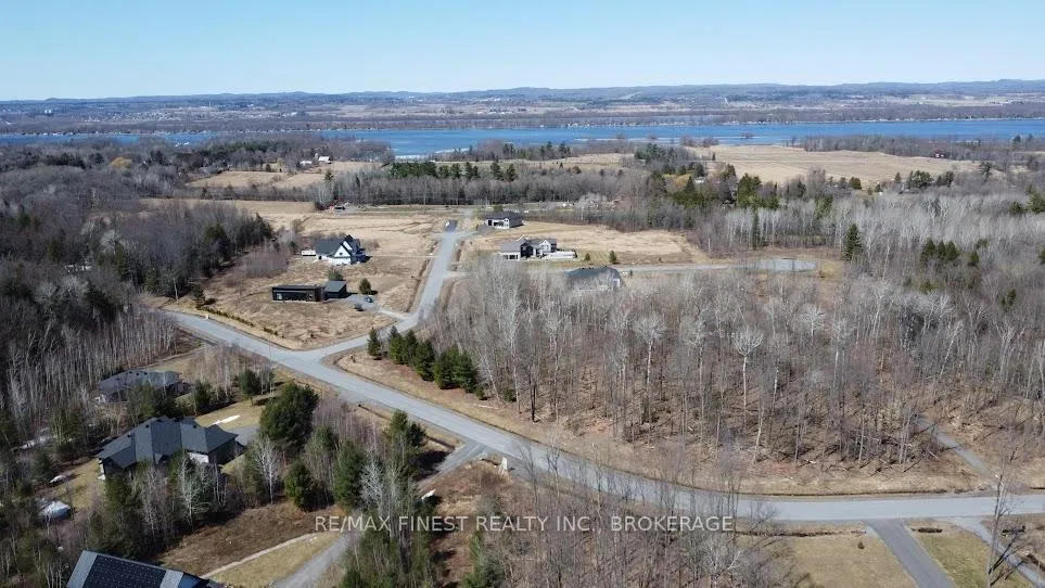 Photo 5 of 1581 Kinsella Drive, Ottawa, Cumberland Estates — HOMEH