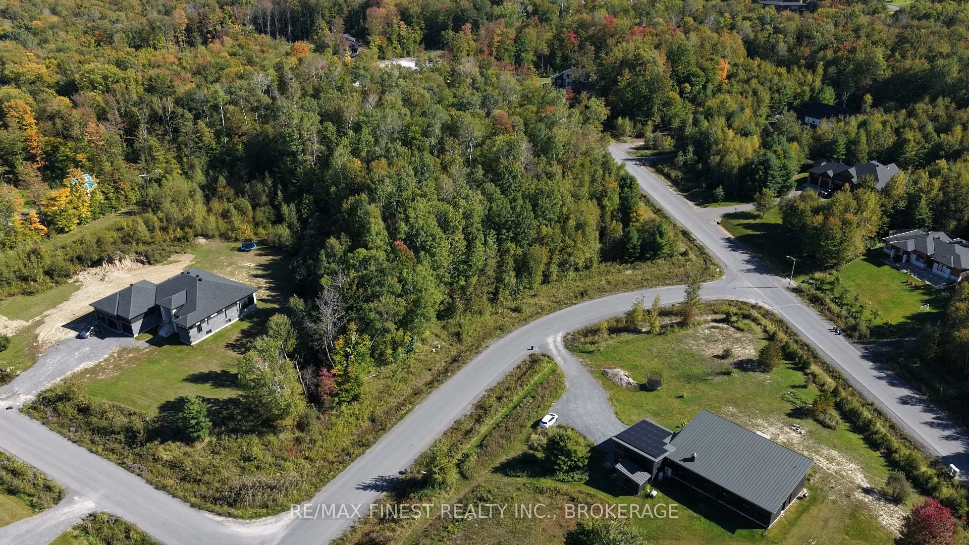 Photo 4 of 1581 Kinsella Drive, Ottawa, Cumberland Estates — HOMEH